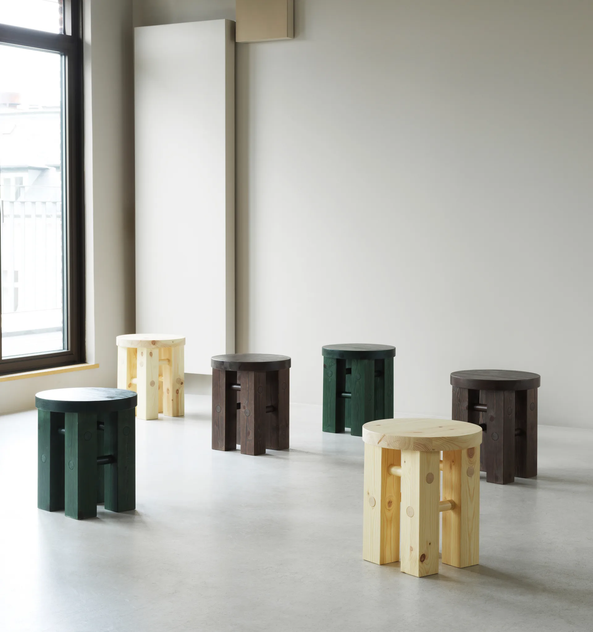 Fyr στρογγυλό σκαμπό 45 cm, Dark brown, Ø40x45 cm Normann Copenhagen