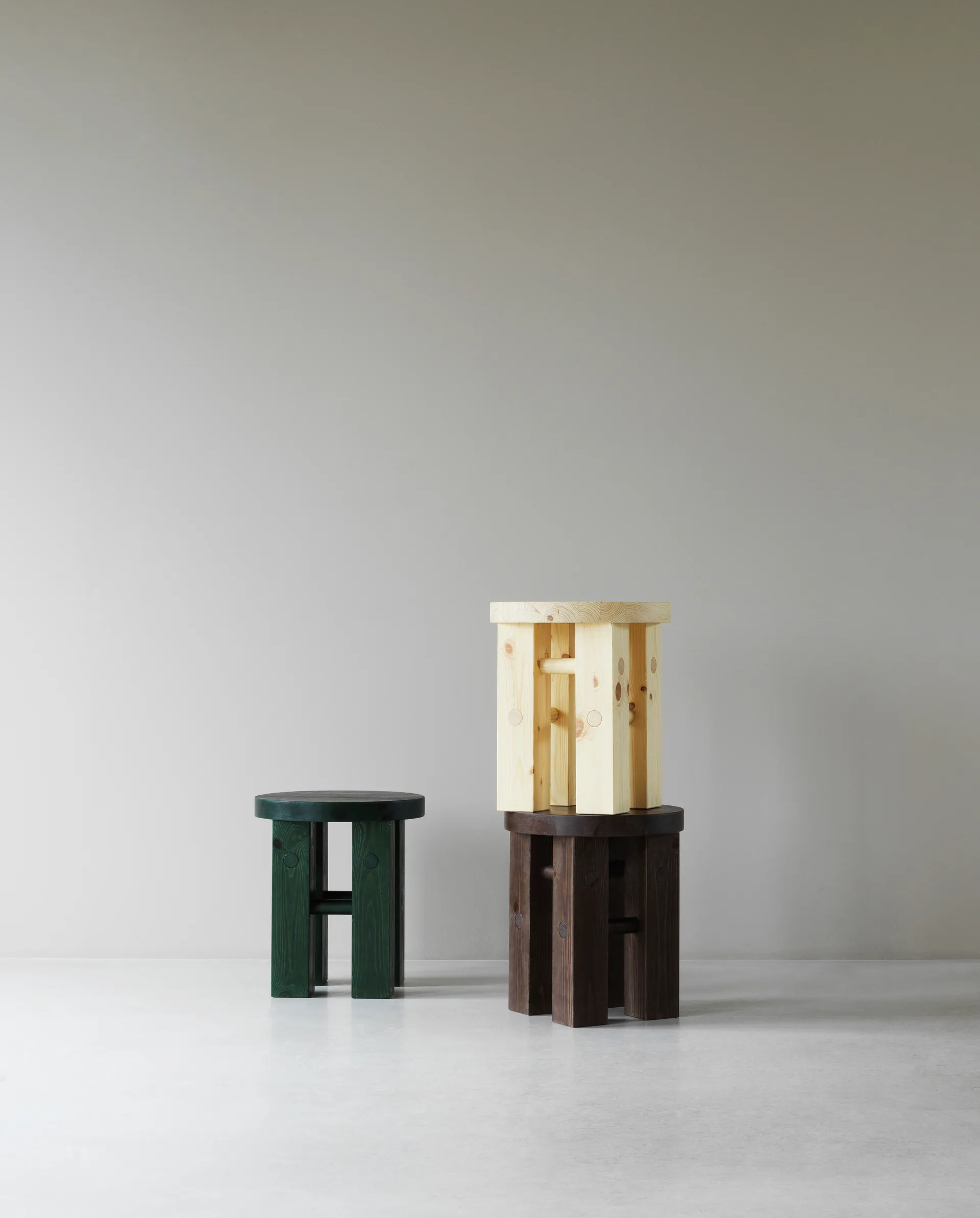 Fyr στρογγυλό σκαμπό 45 cm, Dark brown, Ø40x45 cm Normann Copenhagen