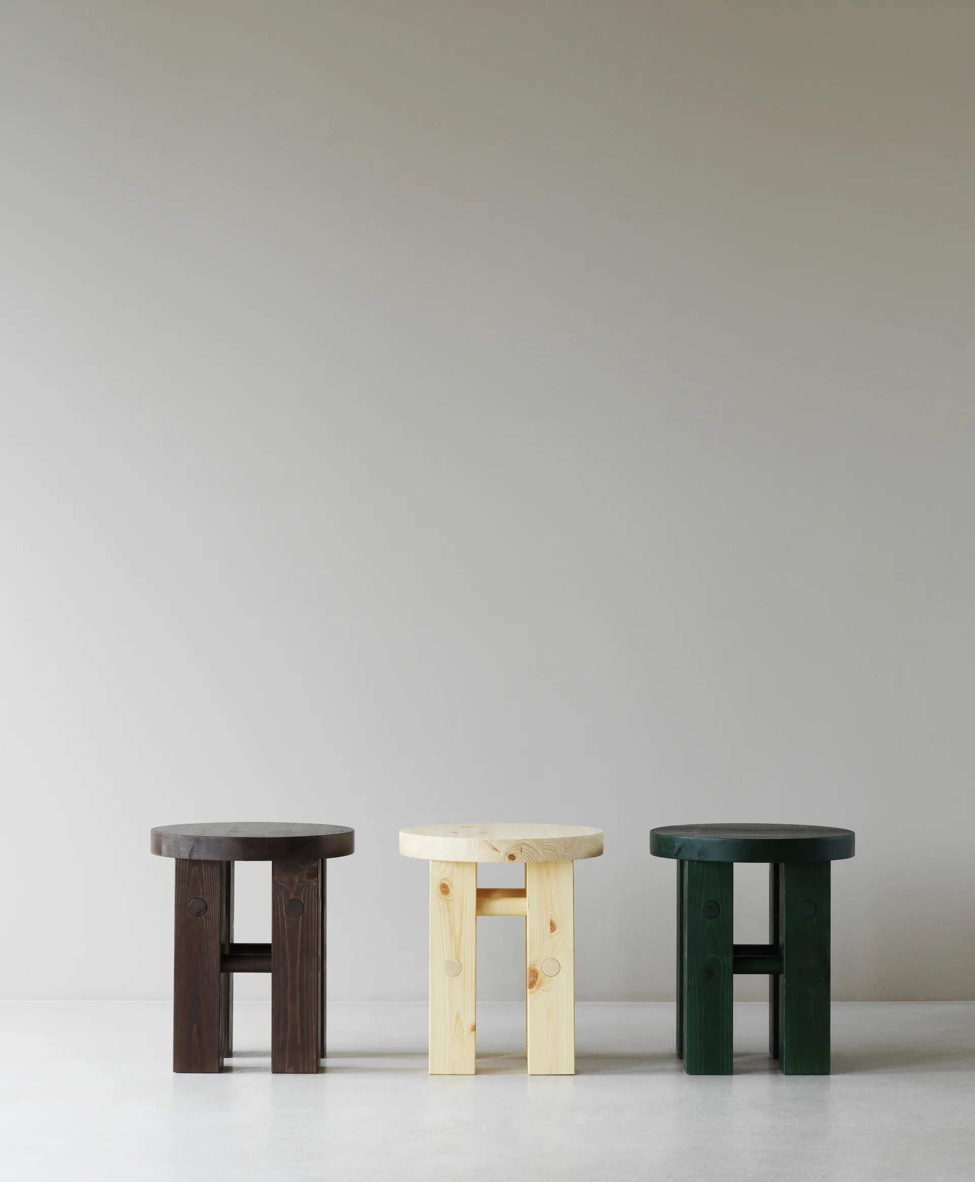 Fyr στρογγυλό σκαμπό 45 cm, Dark brown, Ø40x45 cm Normann Copenhagen