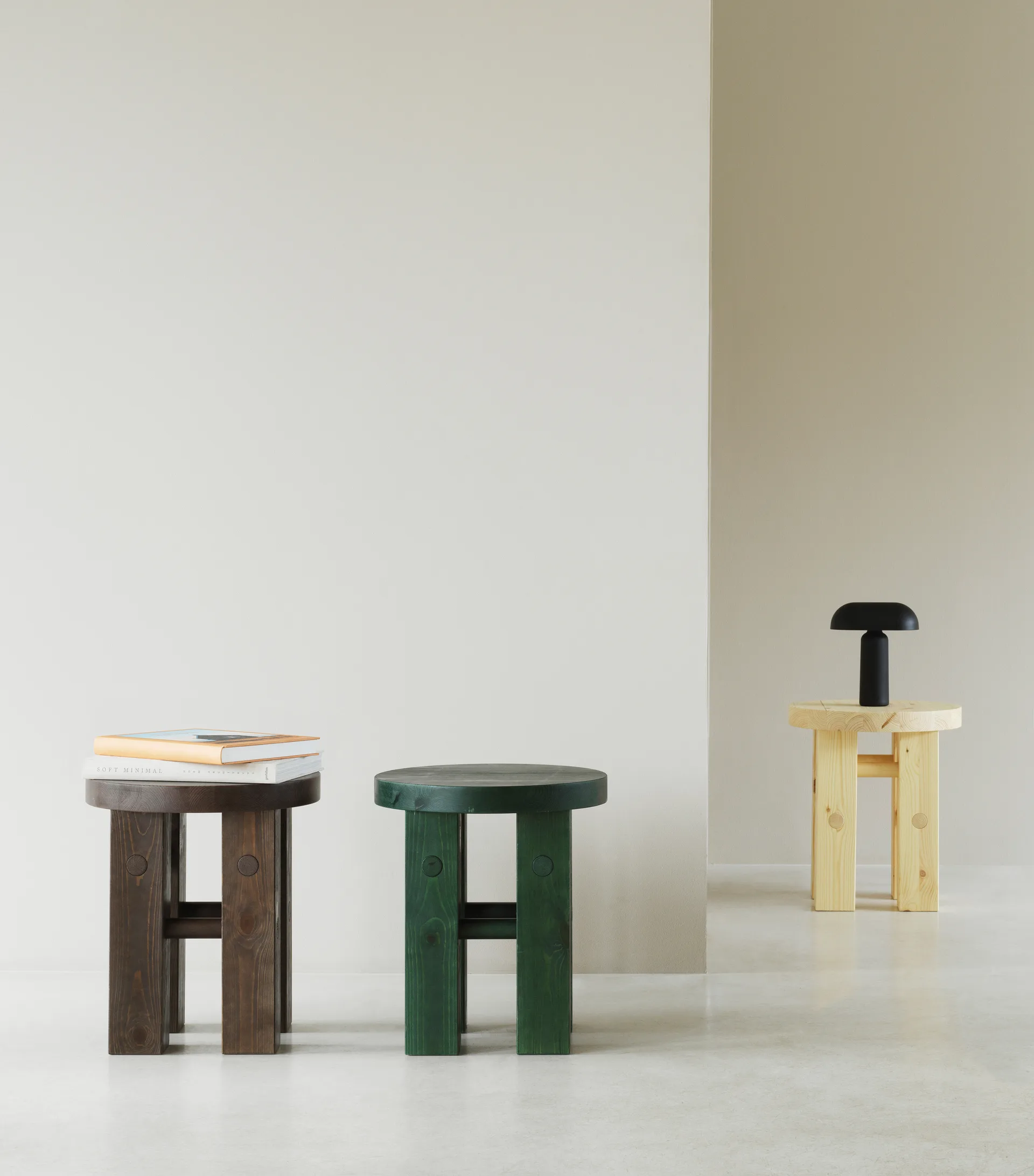 Fyr στρογγυλό σκαμπό 45 cm, Dark brown, Ø40x45 cm Normann Copenhagen