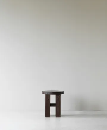 Fyr στρογγυλό σκαμπό 45 cm - Dark brown, Ø40x45 cm - Normann Copenhagen