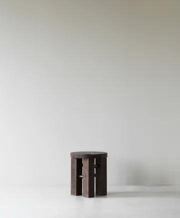 Fyr στρογγυλό σκαμπό 45 cm - Dark brown, Ø40x45 cm - Normann Copenhagen