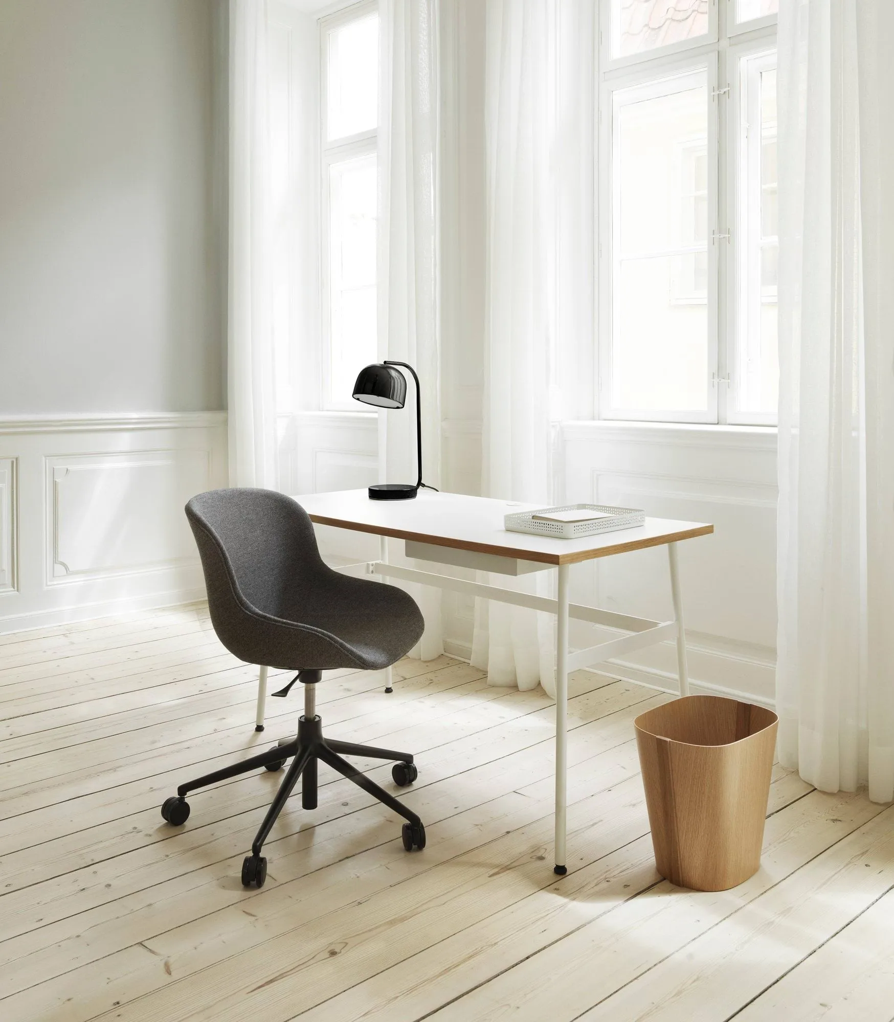 Επιτραπέζιο φωτιστικό Grant, Black Normann Copenhagen