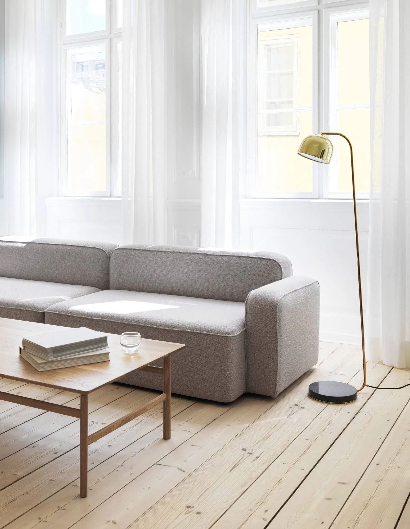 Φωτιστικό δαπέδου Grant, Ορείχαλκος Normann Copenhagen