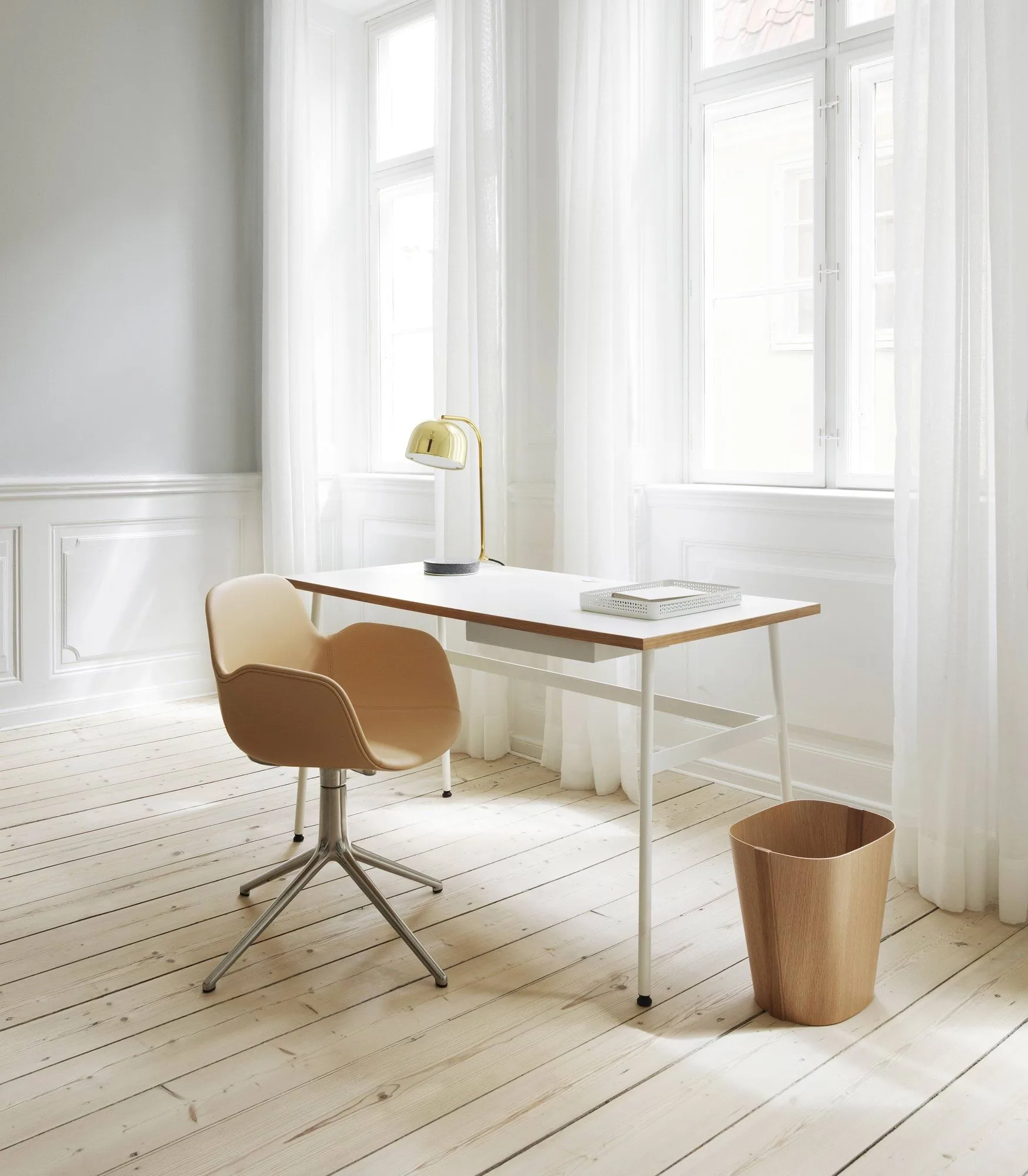 Επιτραπέζιο φωτιστικό Grant, Ορείχαλκος Normann Copenhagen