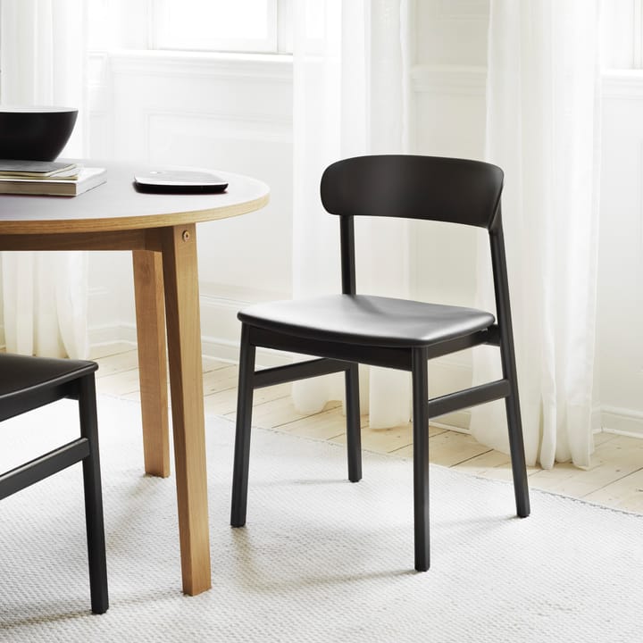 Καρέκλα Herit δέρμα-μαύρη δρυς, μαύρο Normann Copenhagen