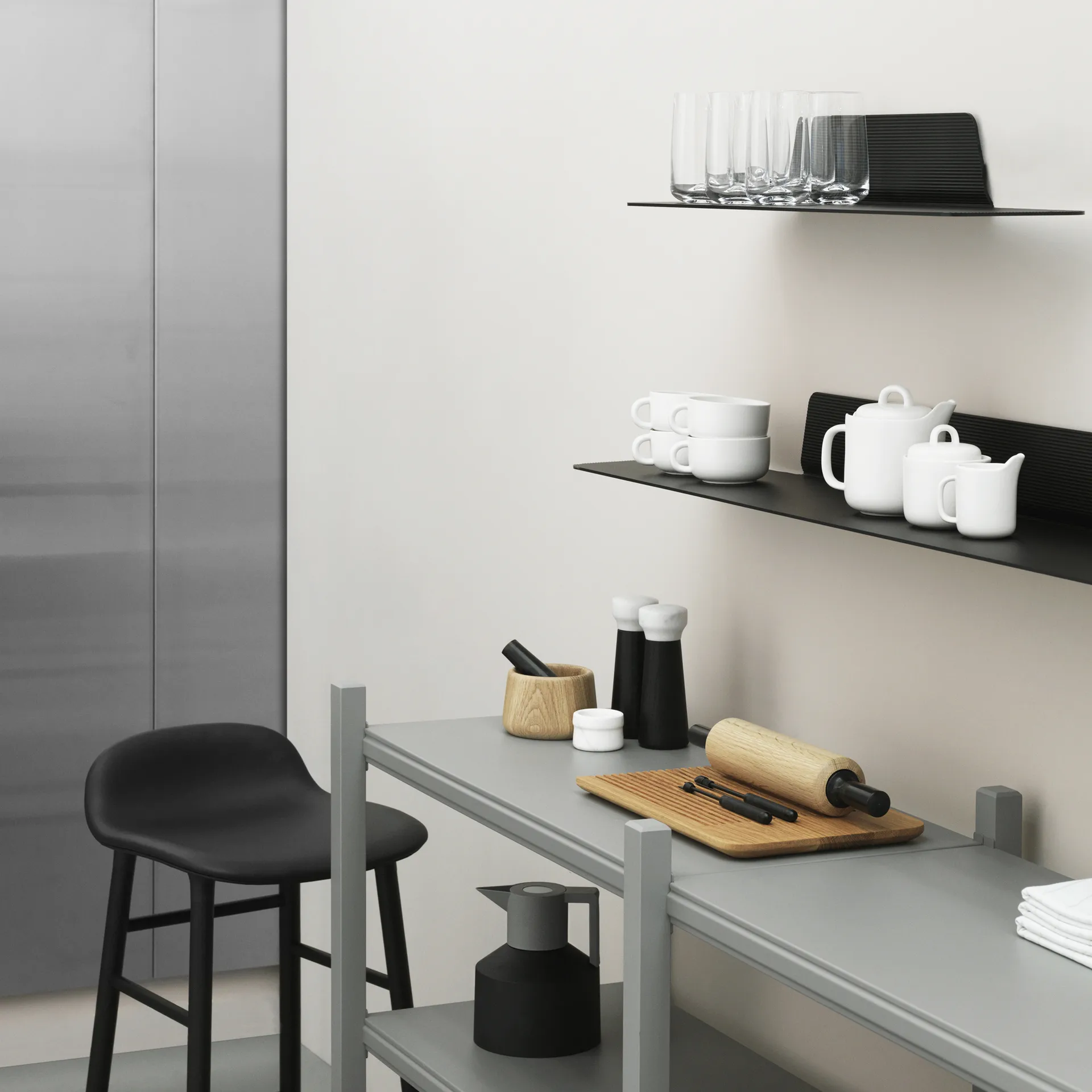 Ράφι Jet, μαύρο, αλουμίνιο, 80 cm Normann Copenhagen