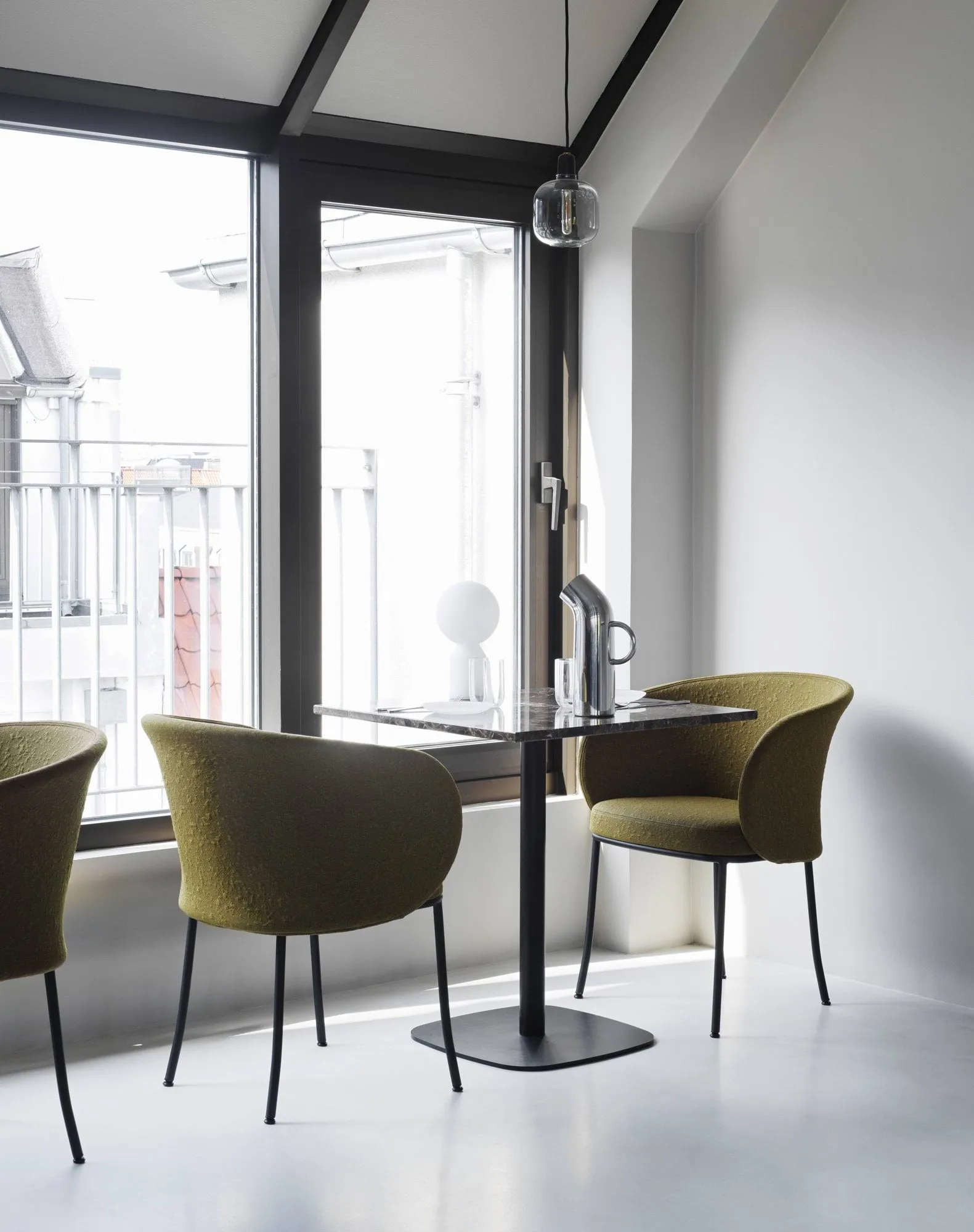 Knit καρεκλοπολυθρόνα, Sand-black steel Normann Copenhagen