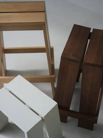 Let σκαμπό μπαρ 65 cm - Brown Stained Ash - Normann Copenhagen