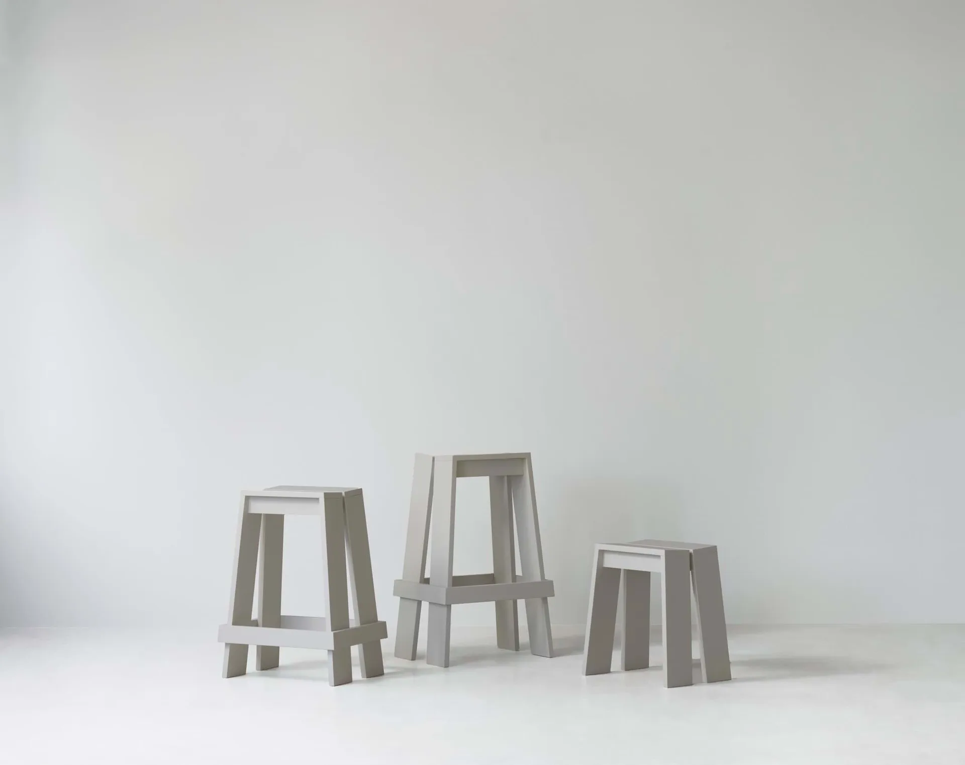 Let σκαμπό μπαρ 65 cm, Light Grey Normann Copenhagen