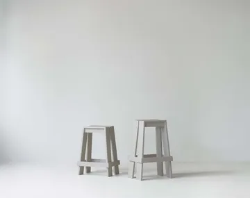 Let σκαμπό μπαρ 75 cm - Light Grey - Normann Copenhagen