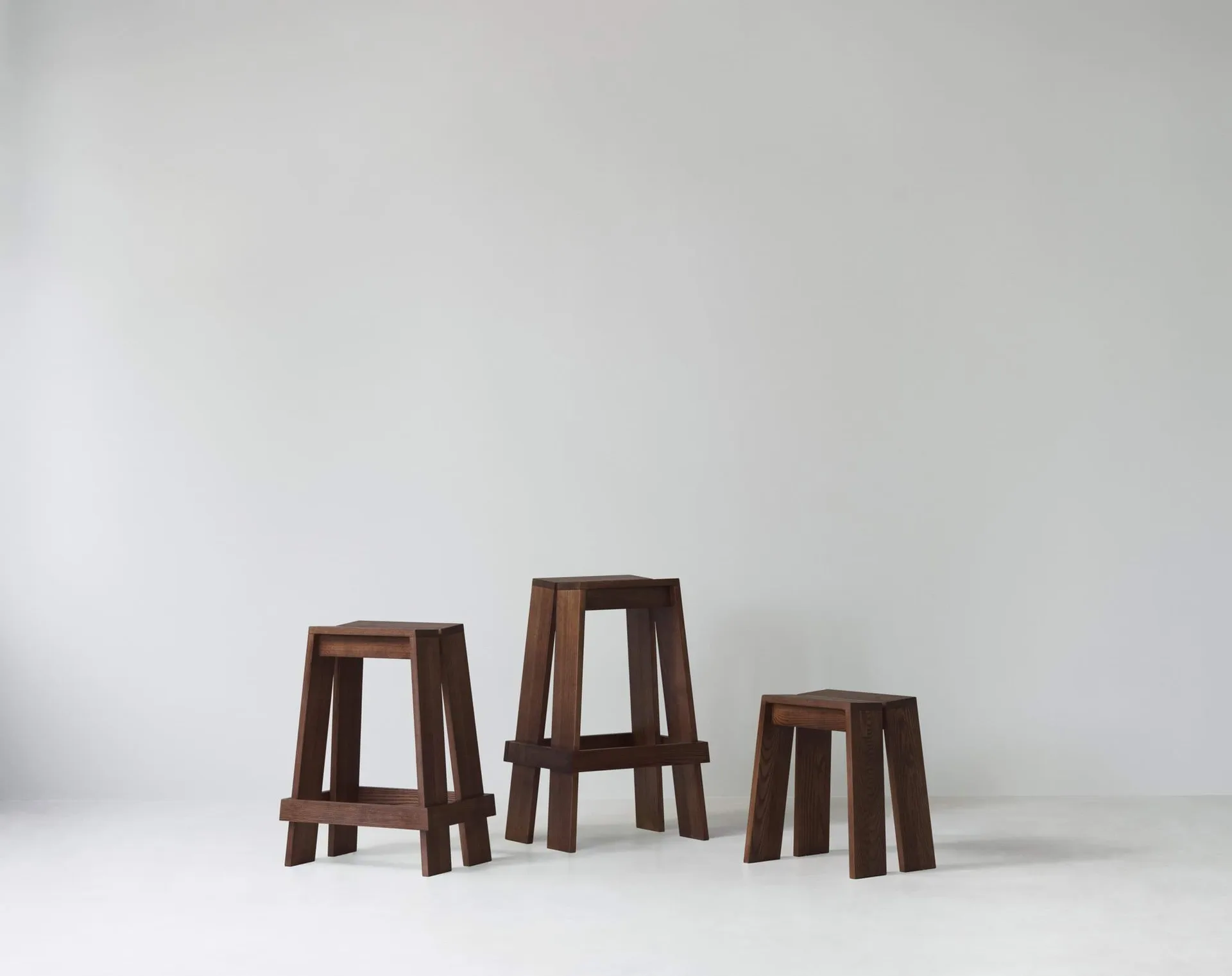 Σκαμπό Let, Brown Stained Ash Normann Copenhagen