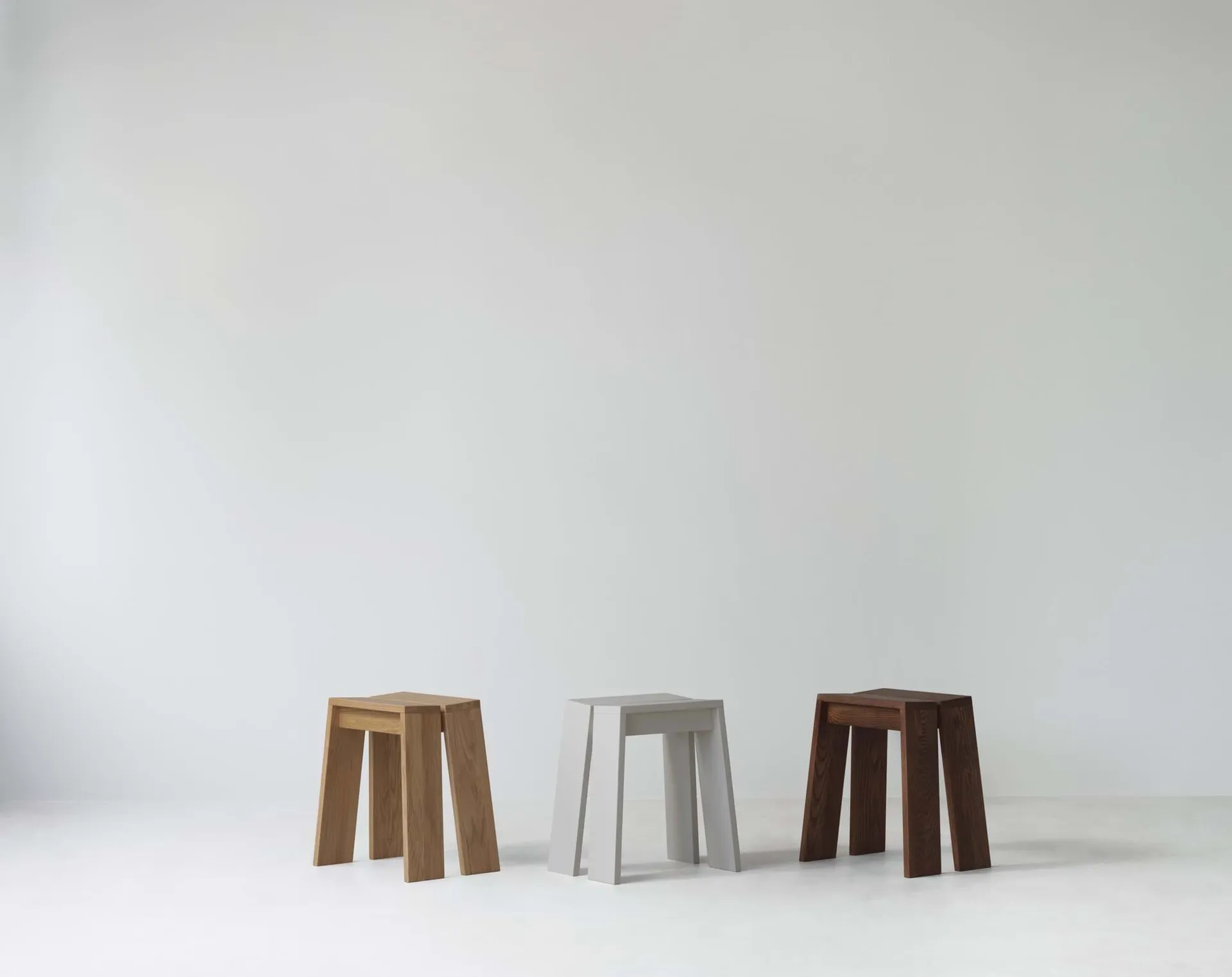 Σκαμπό Let, Brown Stained Ash Normann Copenhagen
