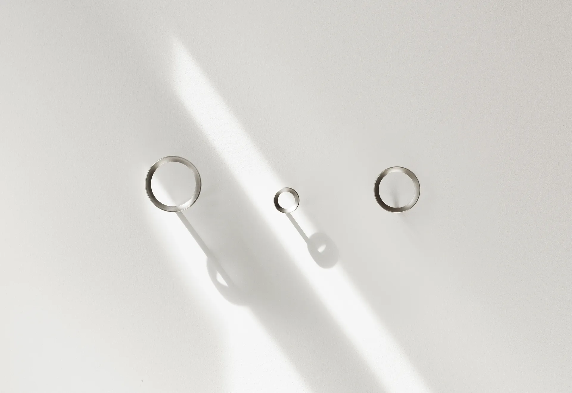 Μεσαίος γάντζος Loop Ø7,8 cm, Brushed Zinc Normann Copenhagen