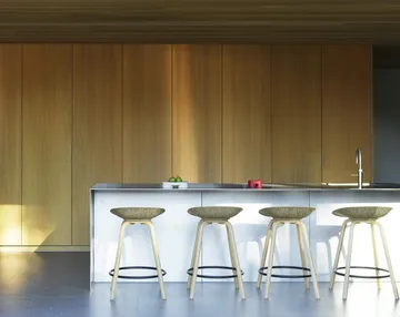 Σκαμπό Μπαρ Mat Barstool 65 εκ. - Seaweed-beech-black steel - Normann Copenhagen