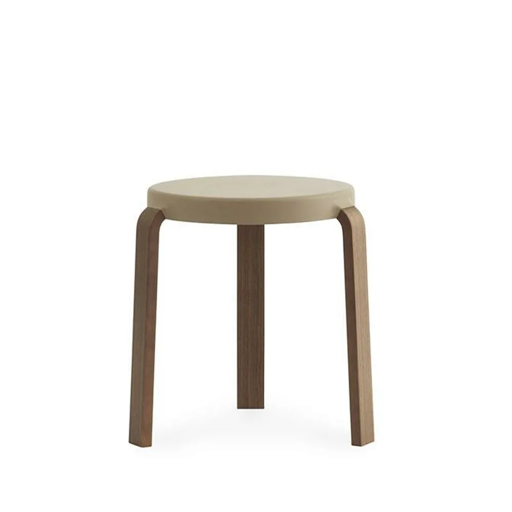 Σκαμπό Tap , Sand, πόδια από καρυδιά Normann Copenhagen