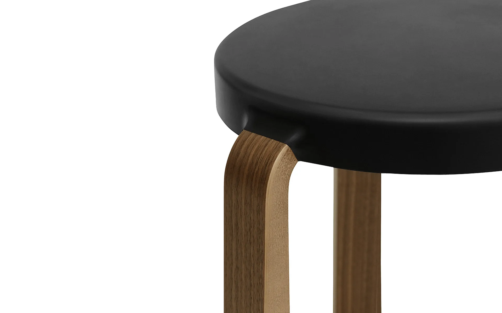 Σκαμπό Tap , μαύρο, πόδια καρυδιάς Normann Copenhagen