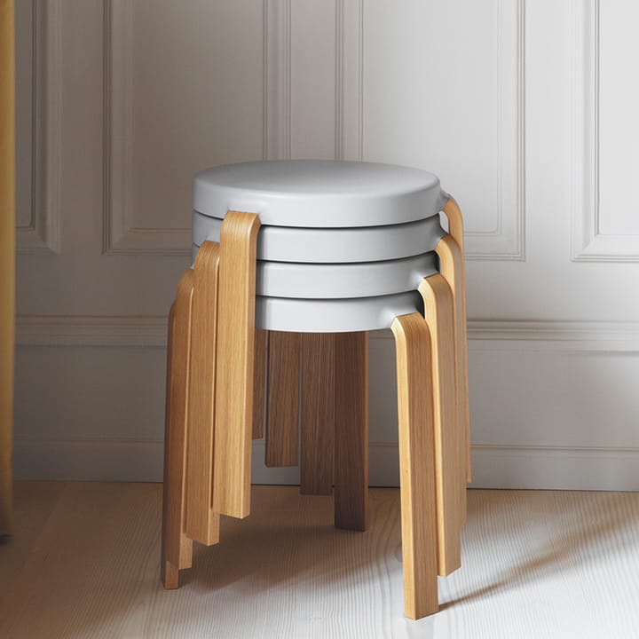 Σκαμπό Tap , γκρι, καρυδιά πόδια Normann Copenhagen