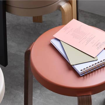 Σκαμπό Tap  - γκρι, καρυδιά πόδια - Normann Copenhagen