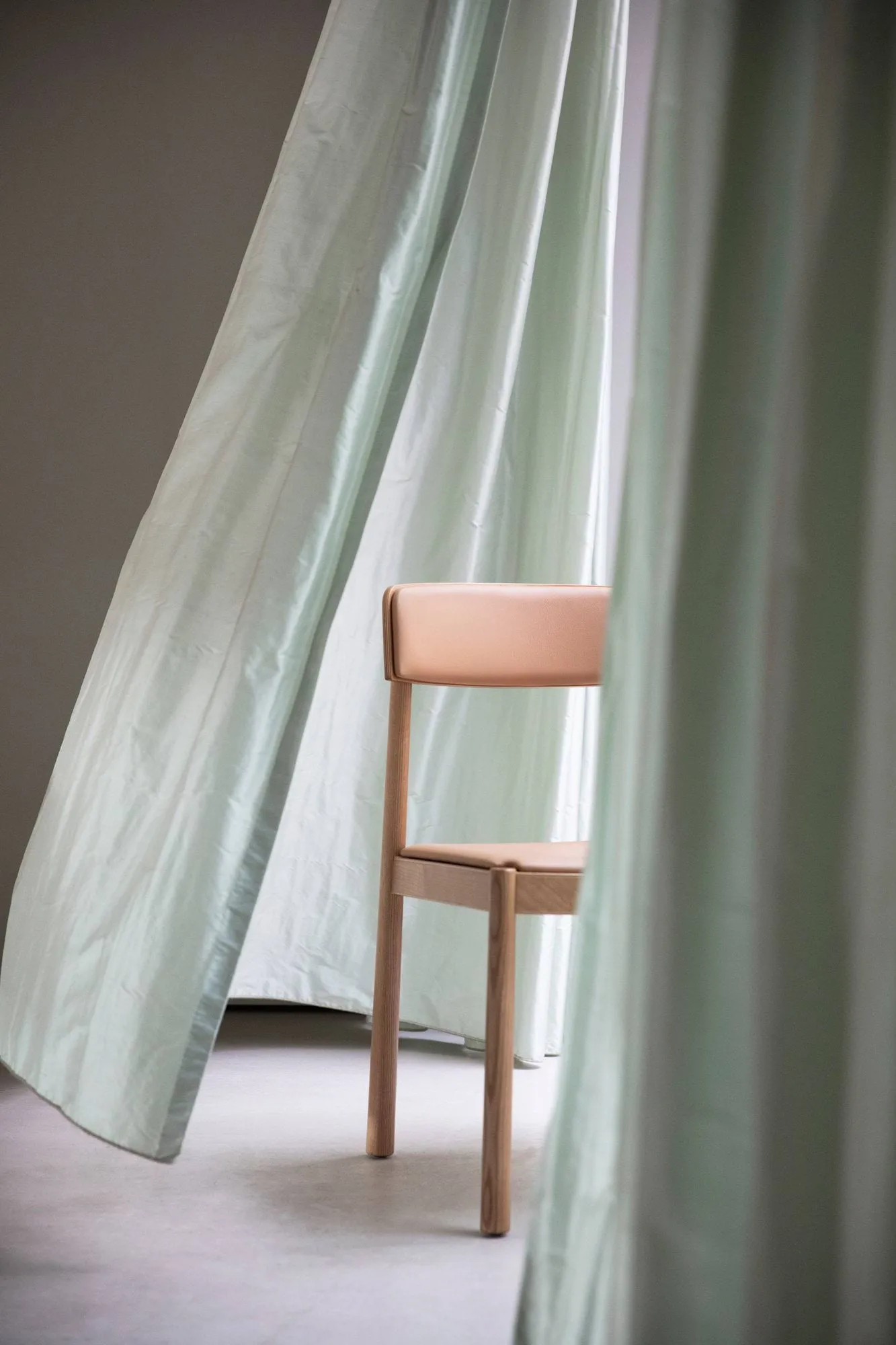 Timb καρέκλα με μαξιλάρι, Tan/ Ultra Leather - Camel Normann Copenhagen