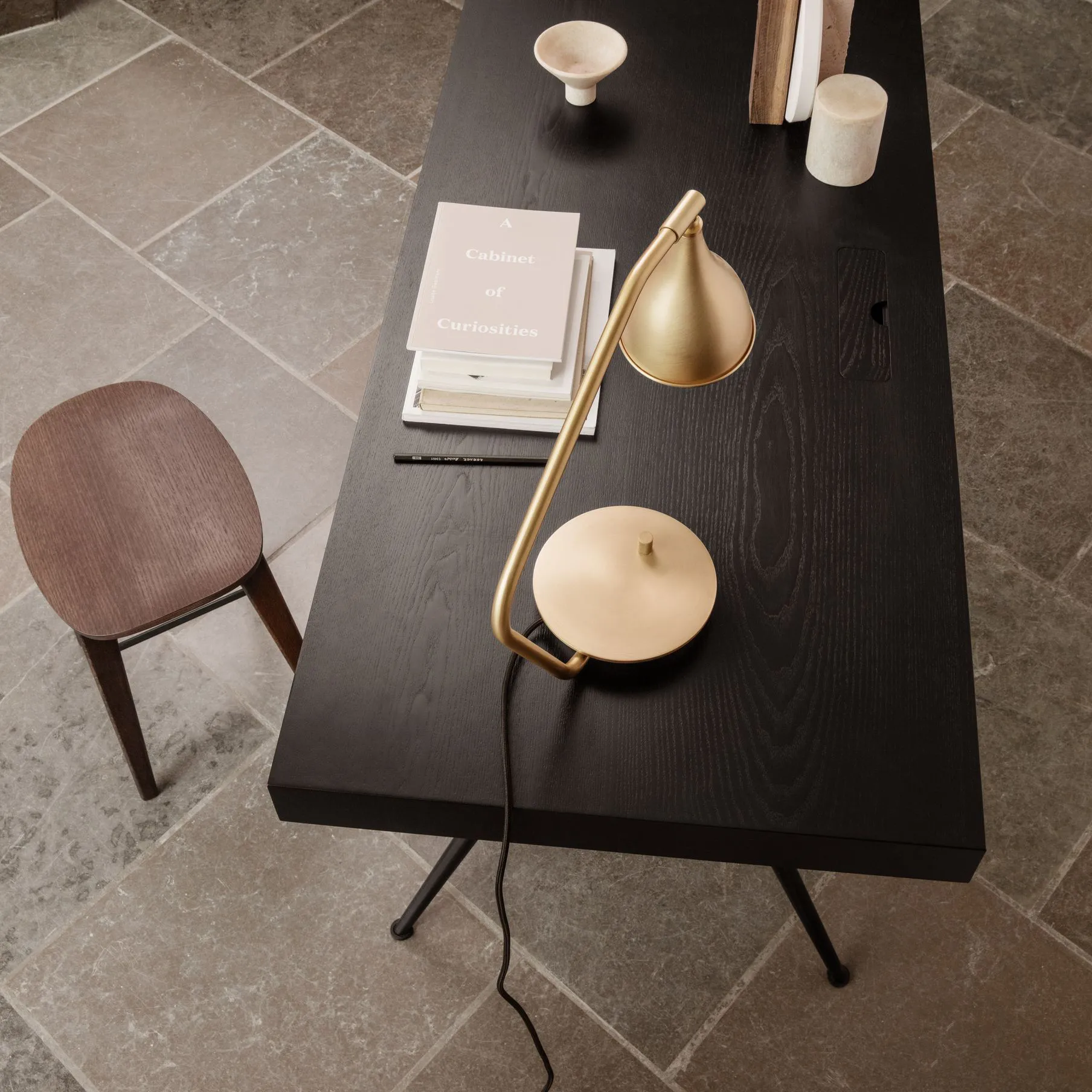 NY11 σκαμπό, Κούρα καπνισμένη δρυς NORR11