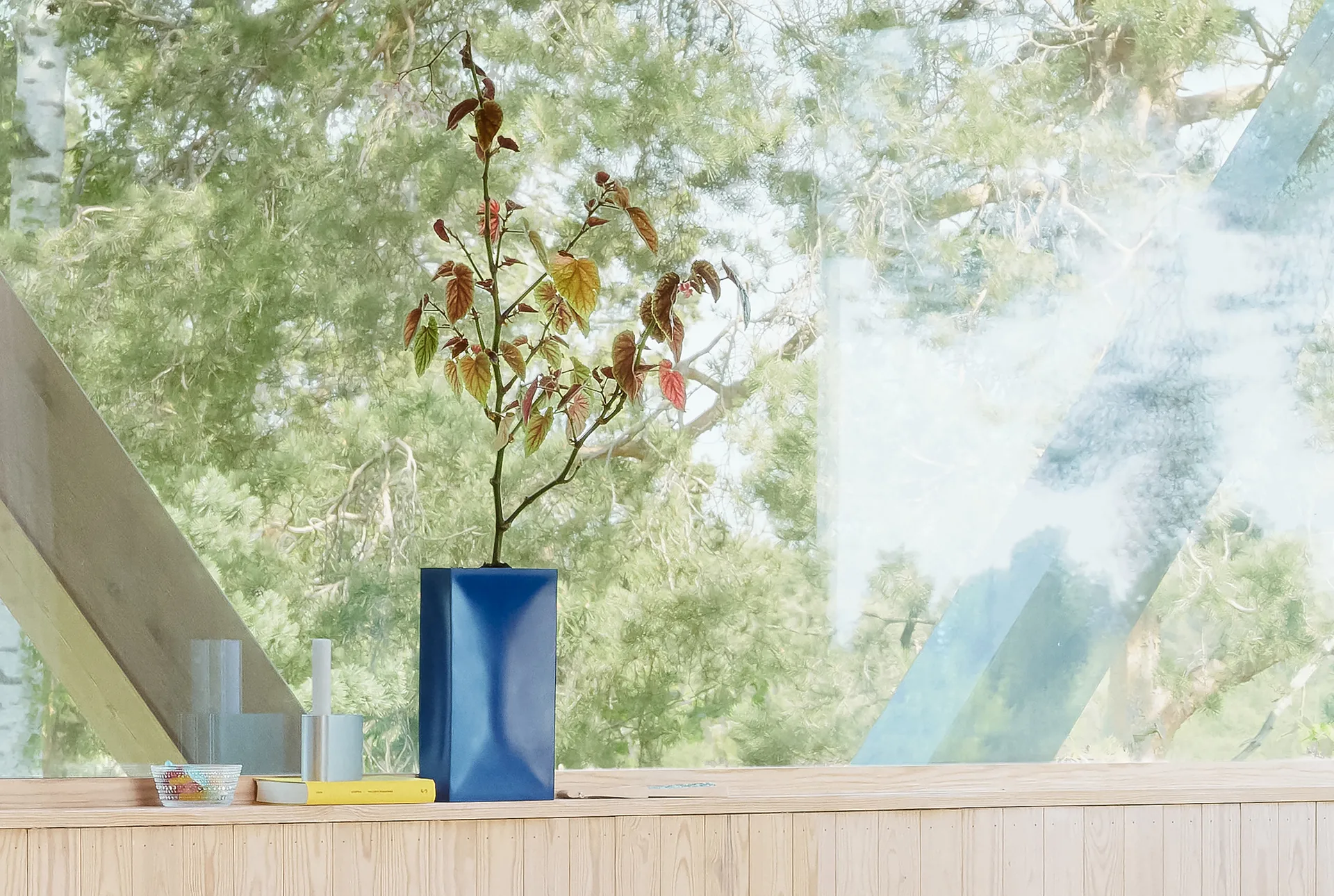 Into βάζο, Dark blue Northern