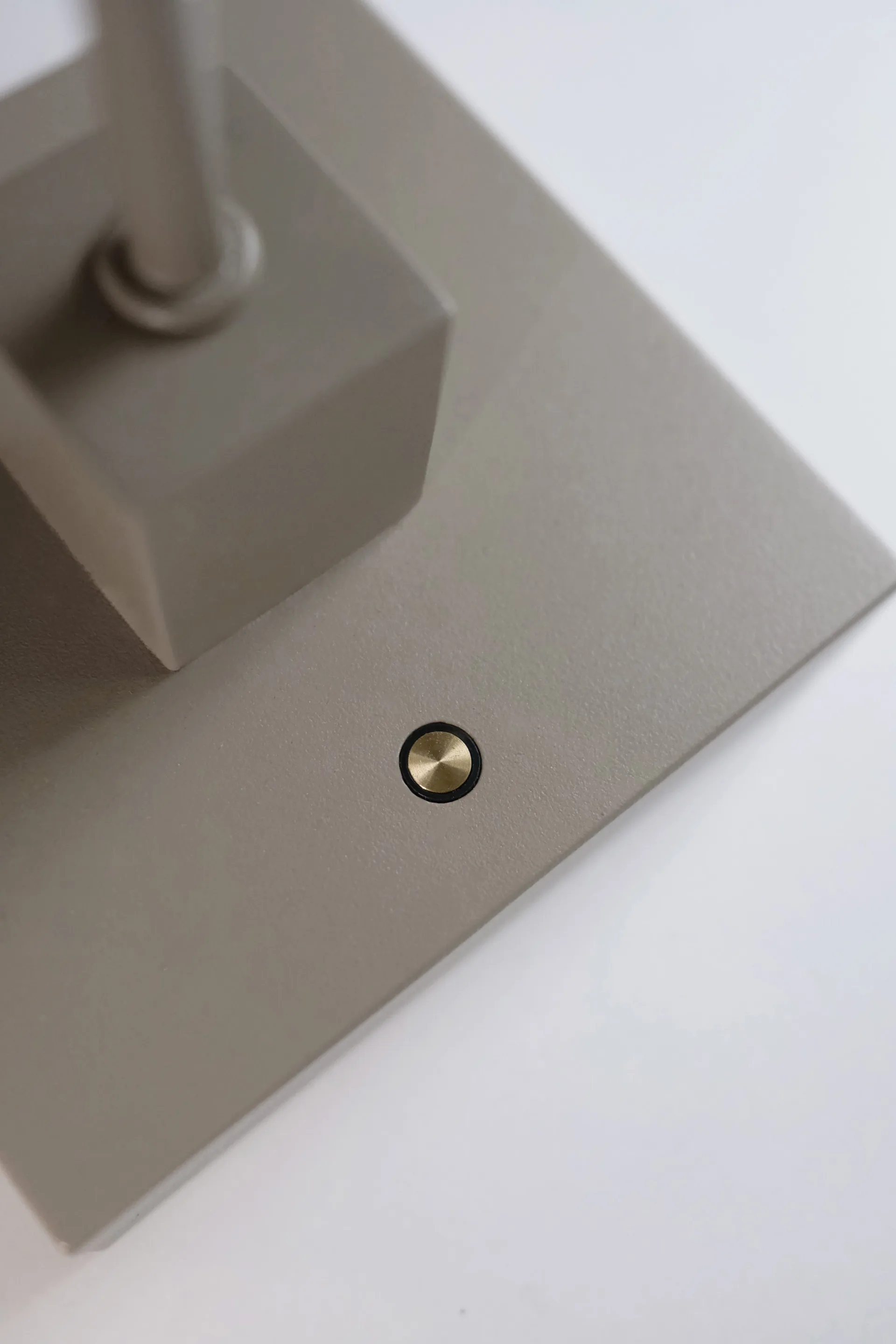 Snowball φορητό επιτραπέζιο φωτιστικό 33 εκ., Grey beige Northern