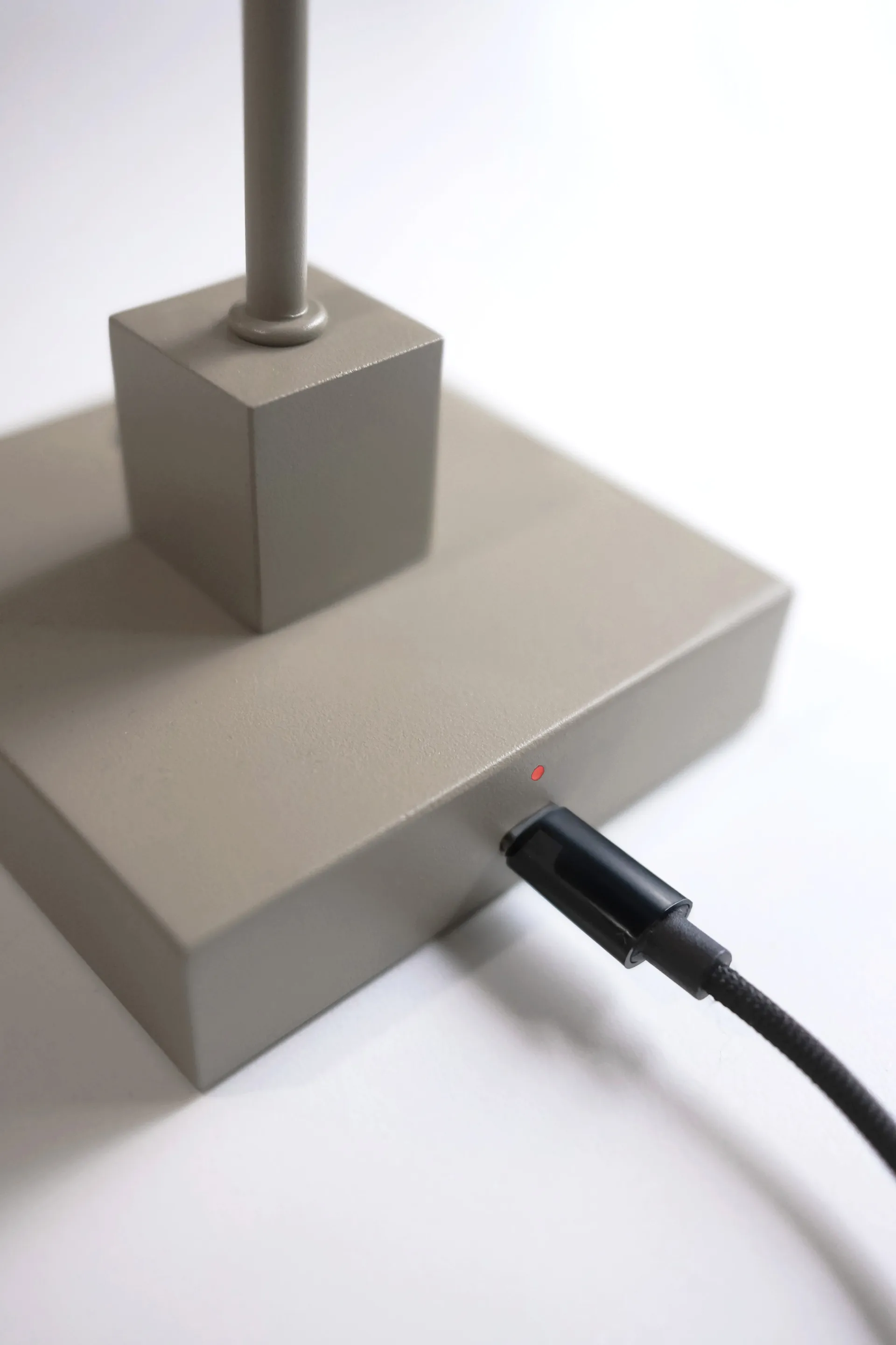 Snowball φορητό επιτραπέζιο φωτιστικό 33 εκ., Grey beige Northern