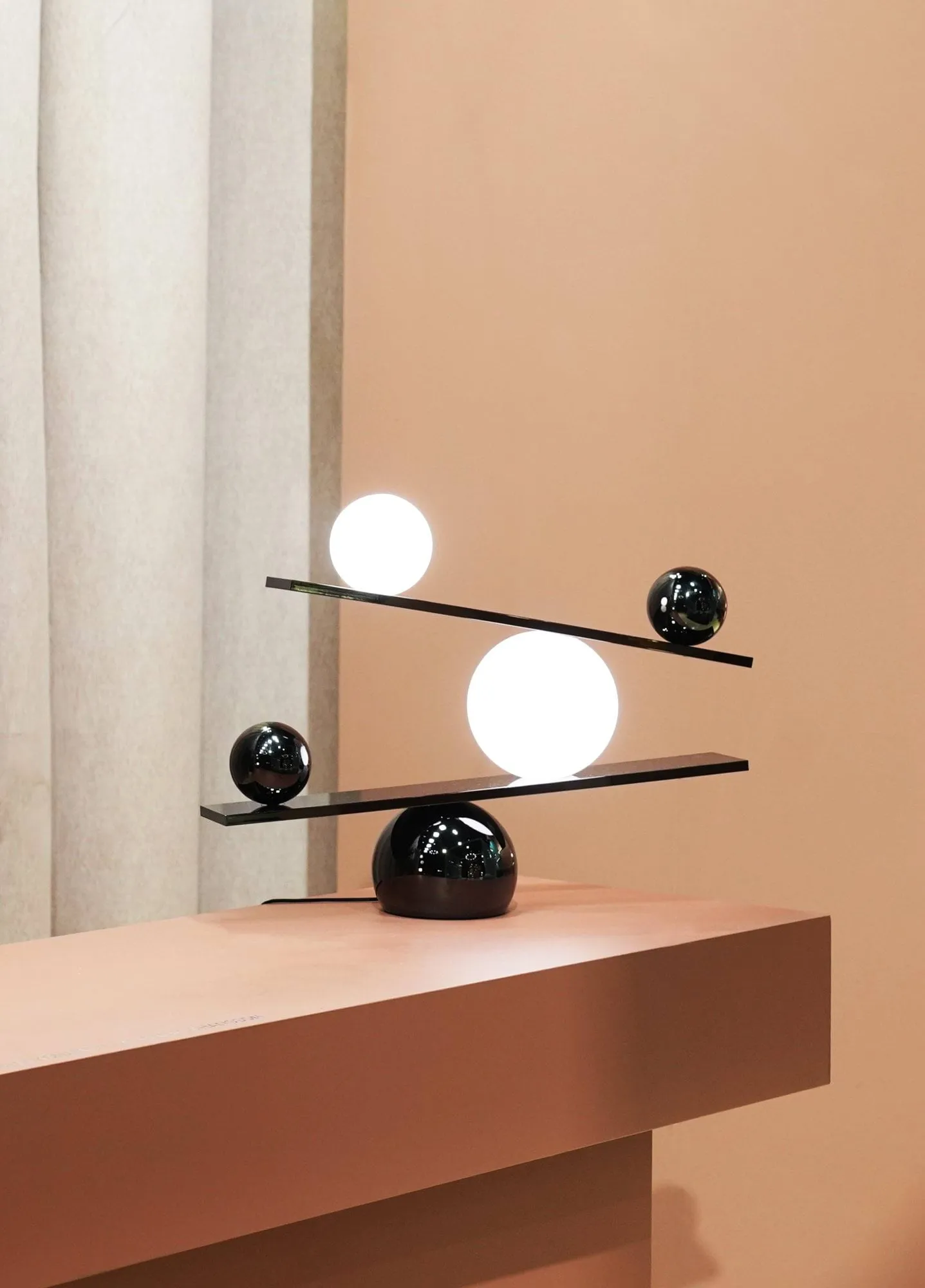 Επιτραπέζιο φωτιστικό Balance, Black, v2 Oblure