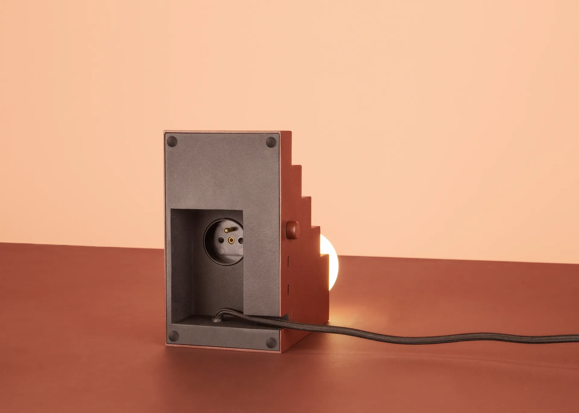 Επιτραπέζιο φωτιστικό Stair, Βαθύ κόκκινο Oblure