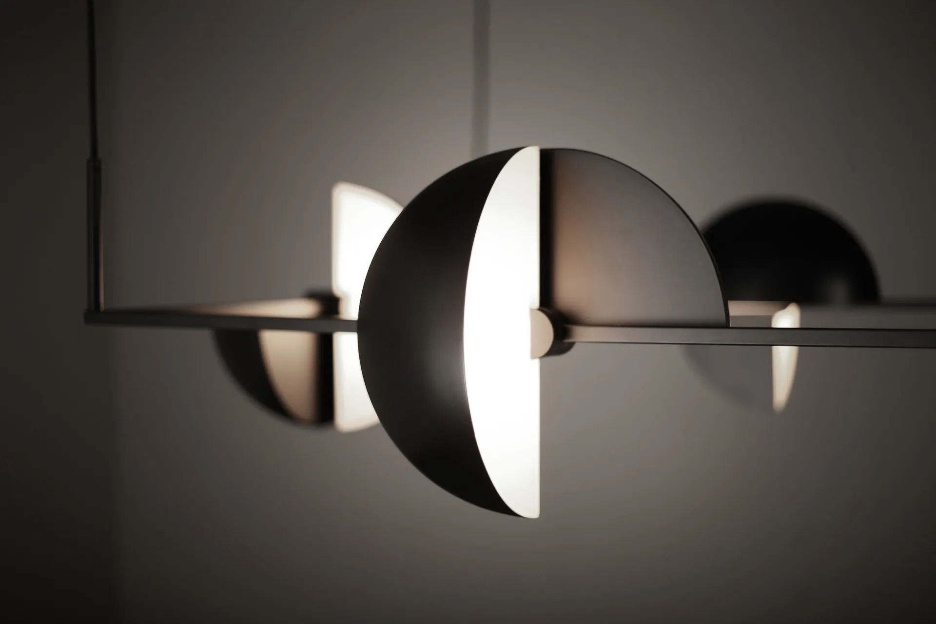 Κρεμαστό φωτιστικό Trapeze quartet, 113,5 x 113,5 εκ., Μαύρο Oblure