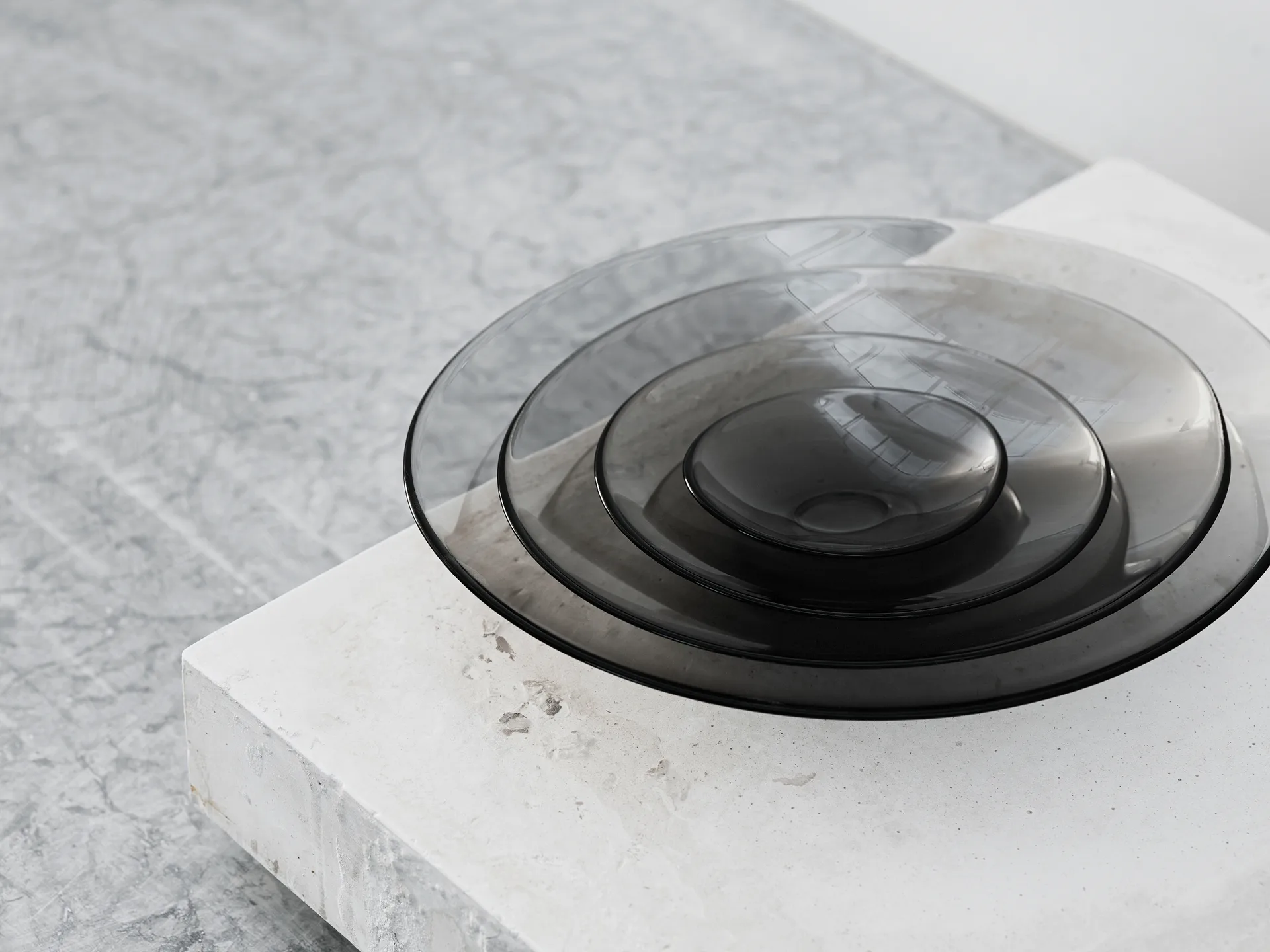 Pond πιατάκι 36,3 cm, γκρι Orrefors