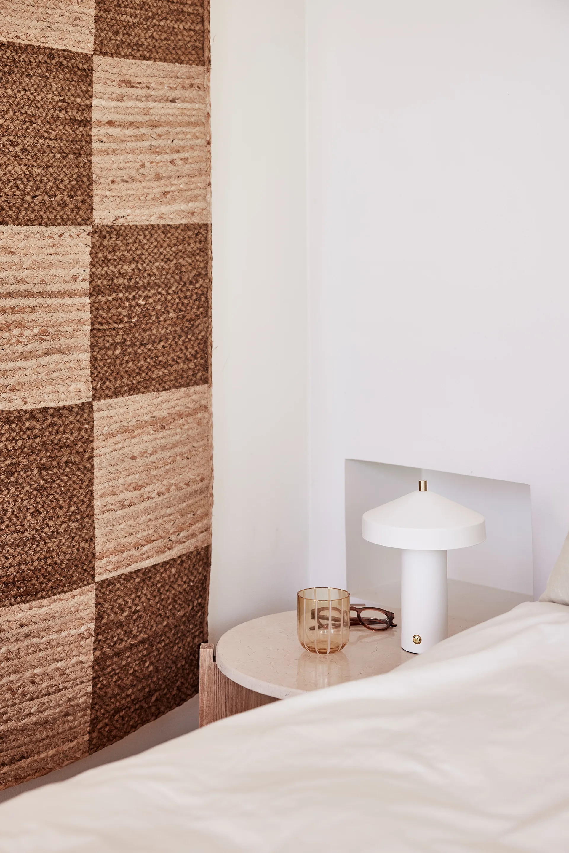 Μαρμάρινο τραπεζάκι σαλονιού Lune Ø50 cm, Natur-white OYOY