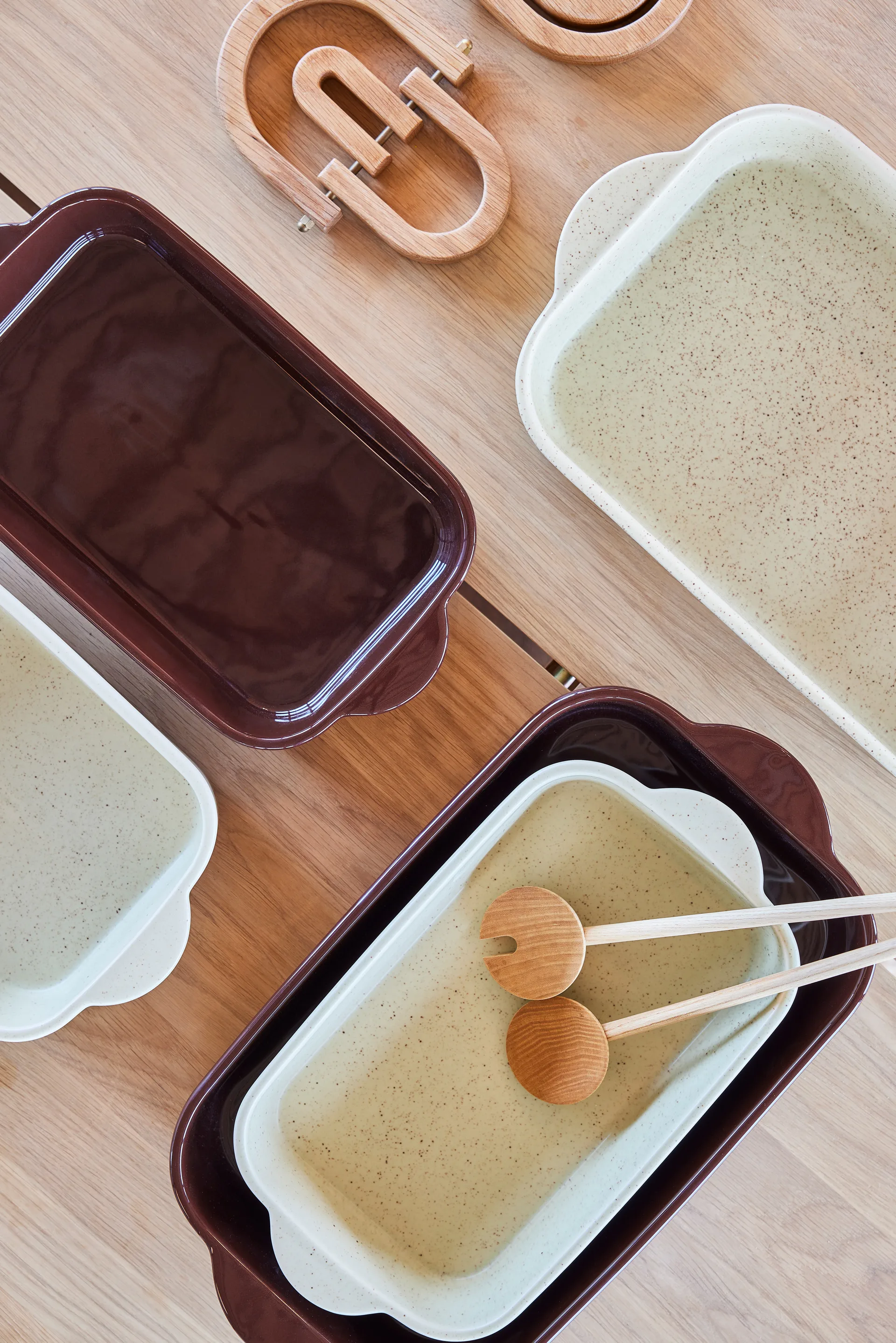 Yuka πυρίμαχο πιάτο 22x40 cm, Dark terracotta OYOY