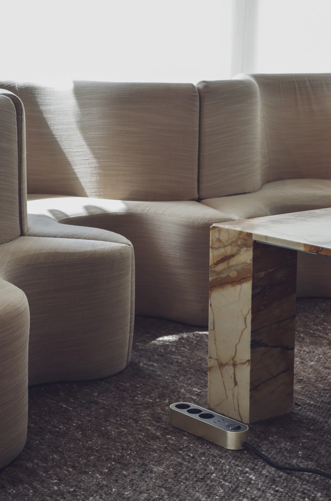 Edgar Power Bar πολύπριζο, Satin ορείχαλκος palett3