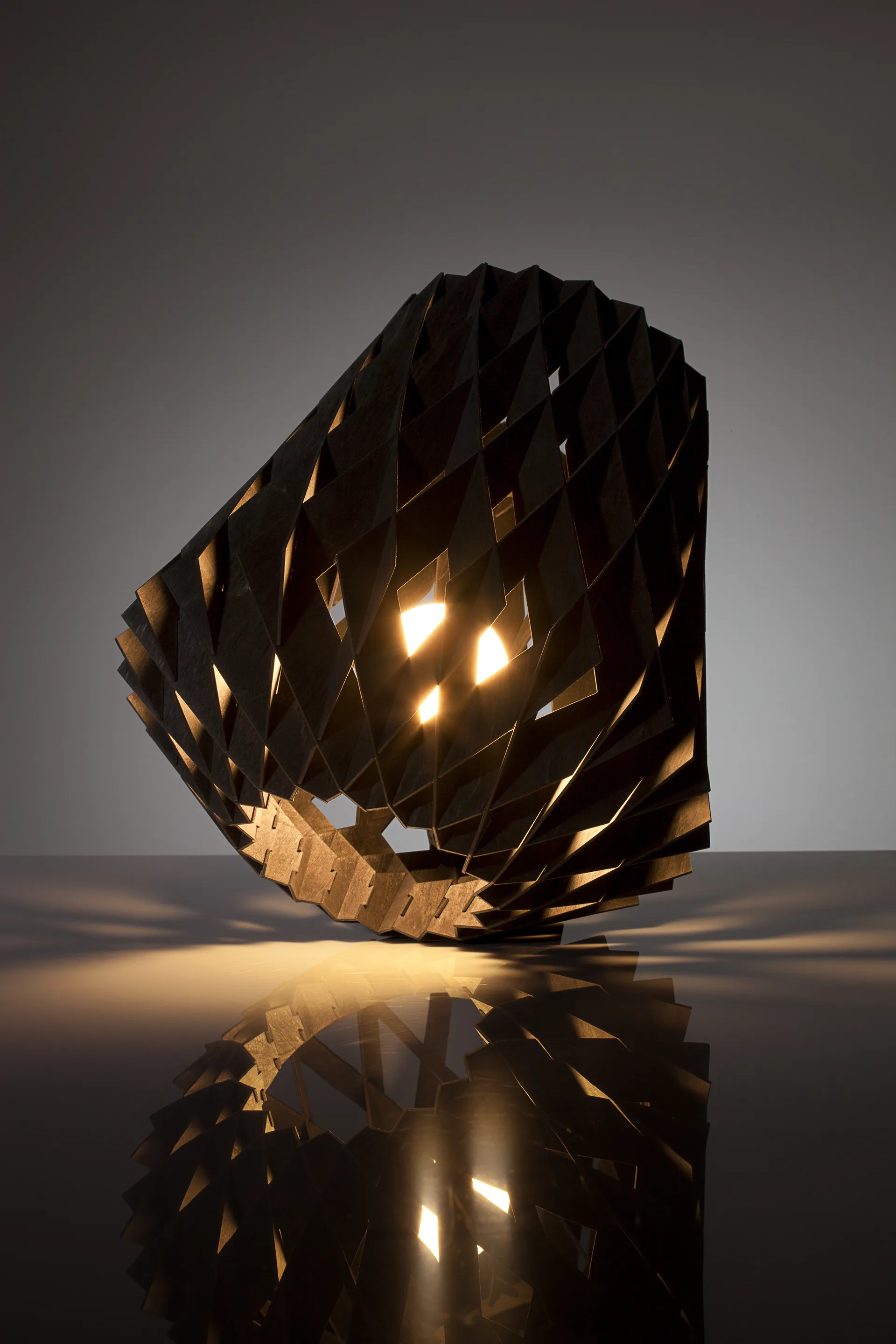 Pilke Signature επιτραπέζιο φωτιστικό Ø28 cm, Μαύρο Pilke