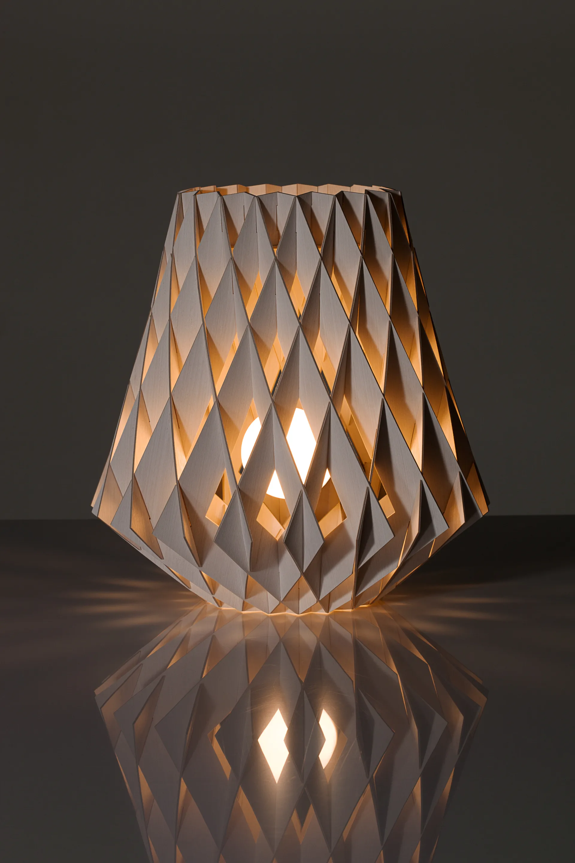 Pilke Signature επιτραπέζιο φωτιστικό Ø28 cm, Λευκό Pilke