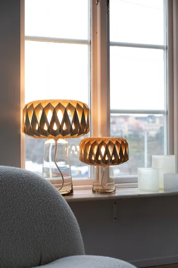 Signature 25 επιτραπέζιο φωτιστικό - Amber-σημύδα, Ø28x34 εκ. - Pilke