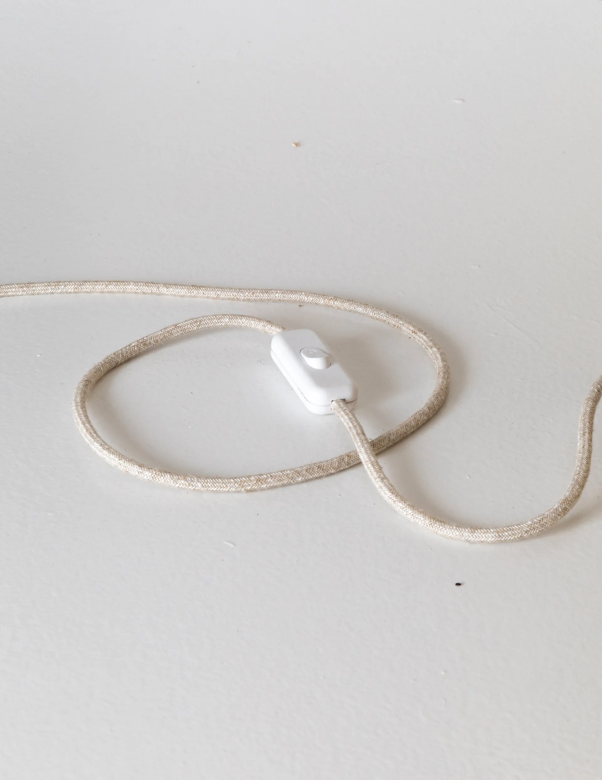 Signature 25 επιτραπέζιο φωτιστικό, Amber-σημύδα, Ø28x34 εκ. Pilke