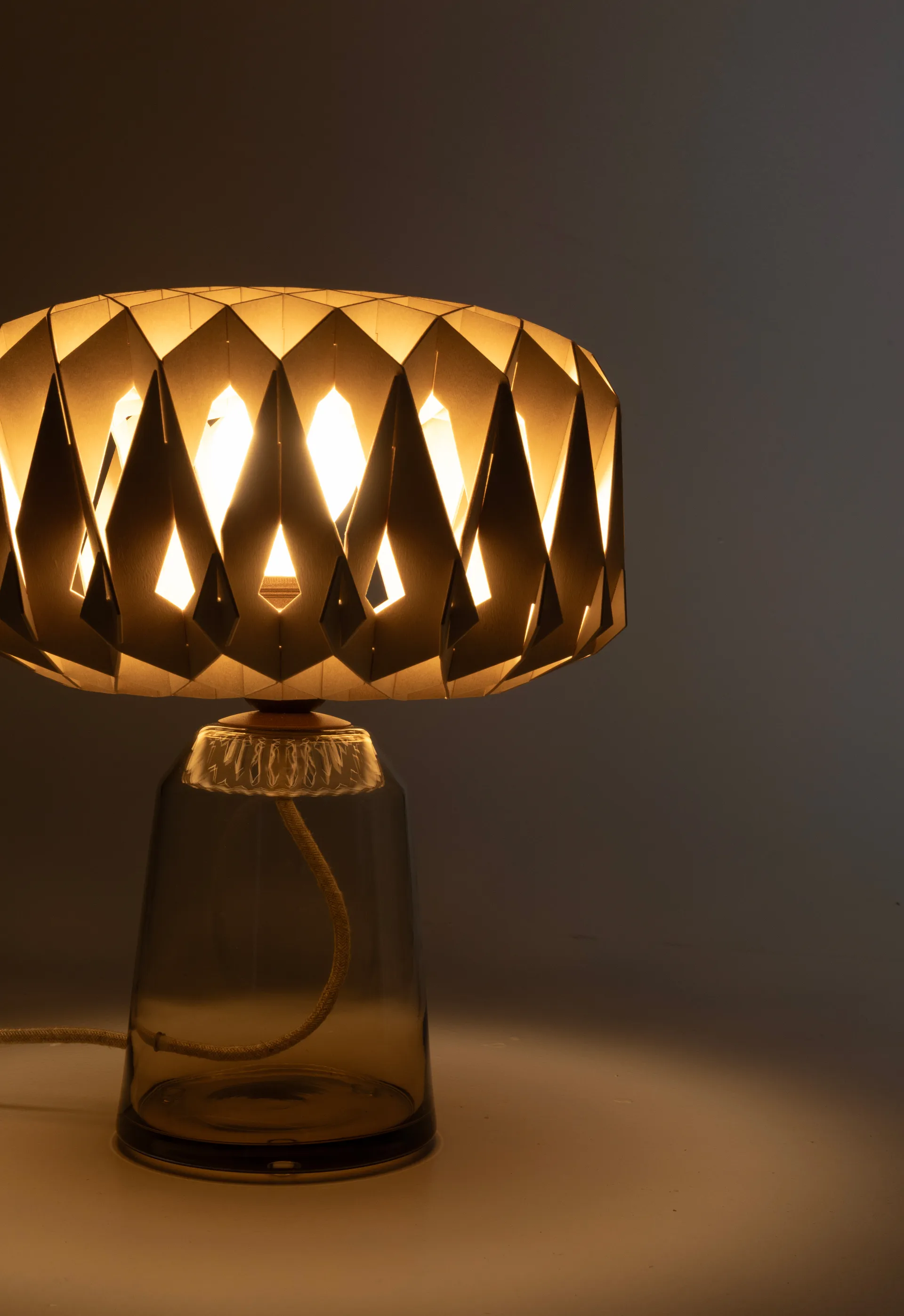 Signature 25 επιτραπέζιο φωτιστικό, Amber-σημύδα, Ø28x34 εκ. Pilke