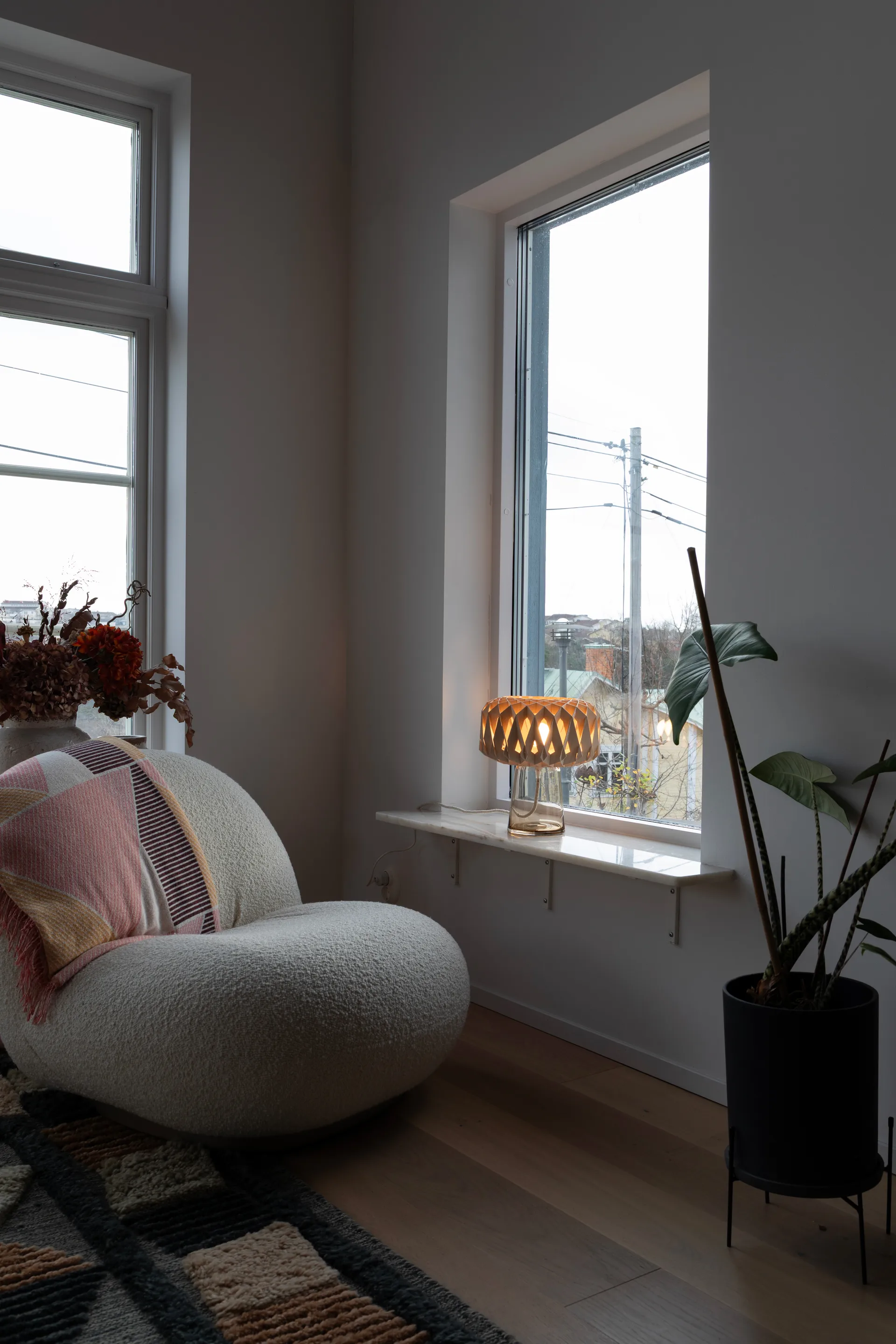 Signature 25 επιτραπέζιο φωτιστικό, Amber-σημύδα, Ø28x34 εκ. Pilke