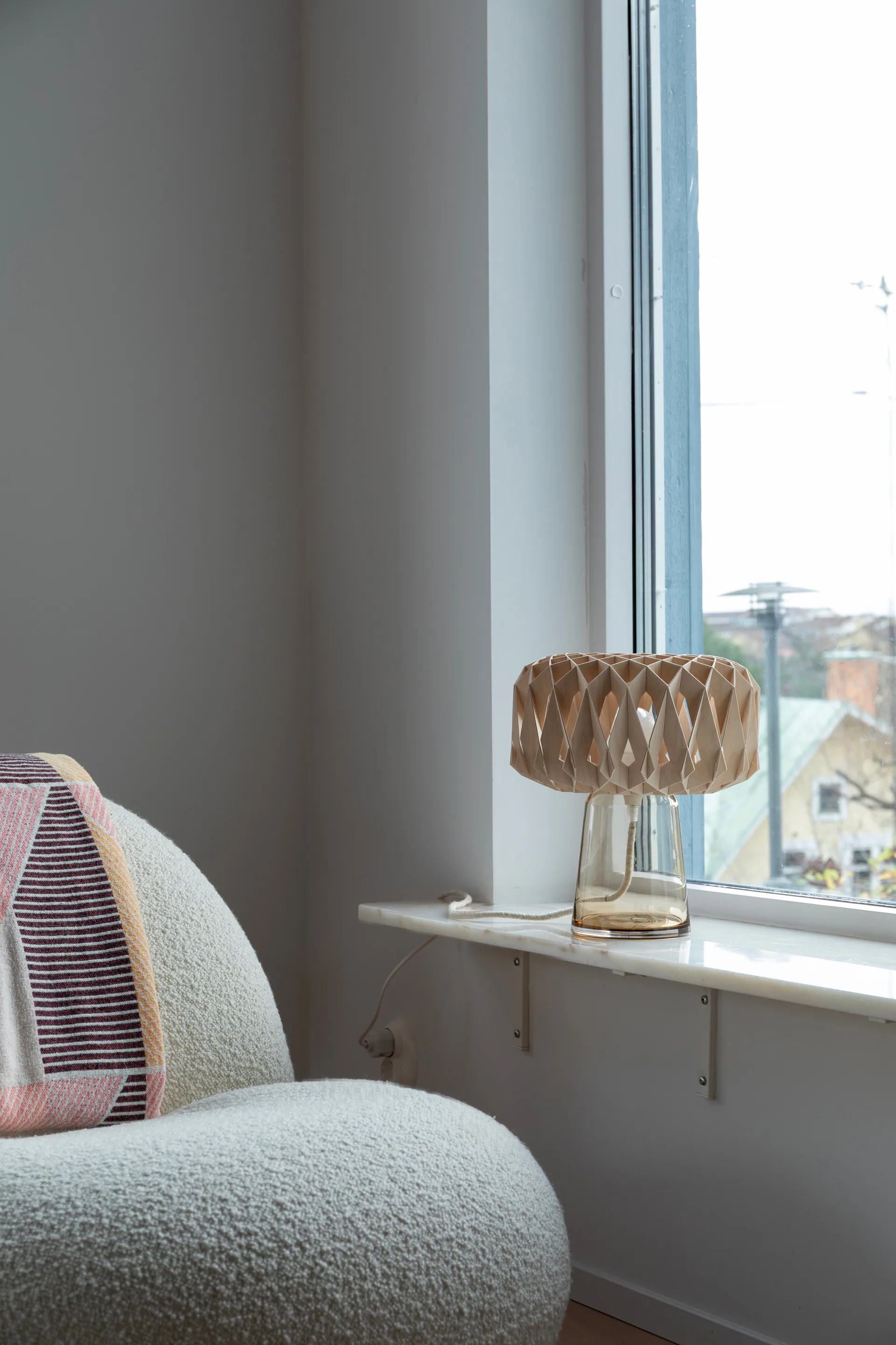 Signature 25 επιτραπέζιο φωτιστικό, Amber-σημύδα, Ø28x34 εκ. Pilke