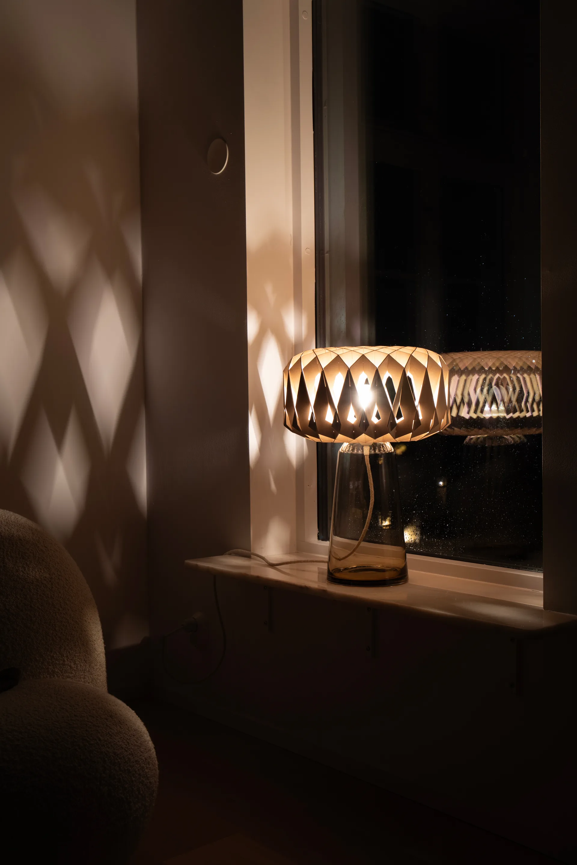 Signature 35 επιτραπέζια λάμπα, Amber-σημύδα, Ø36,5x53 εκ. Pilke