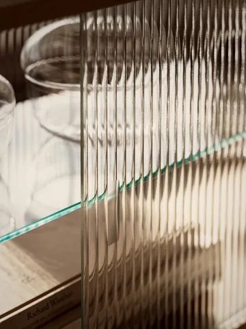 Pira βιτρίνα - Καρυδιά-ραβδωτό γυαλί, 70x31 cm, γυάλινη πλάτη - Pira