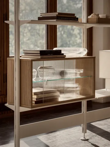 Pira βιτρίνα - Λευκή βαμμένη δρυς-ραβδωτό γυαλί, 90x31 εκ., 4 πόρτες - Pira