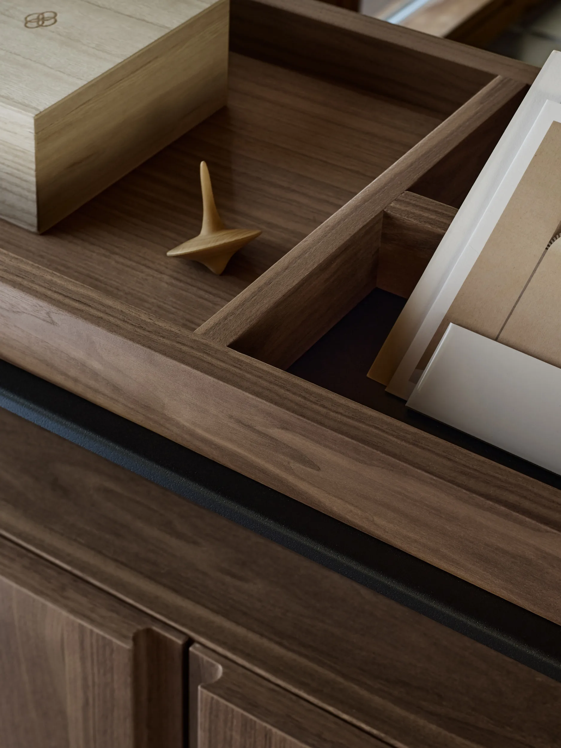 Pira G2 σύστημα ραφιών F C B Black/Walnut 256-264 εκ,  Pira