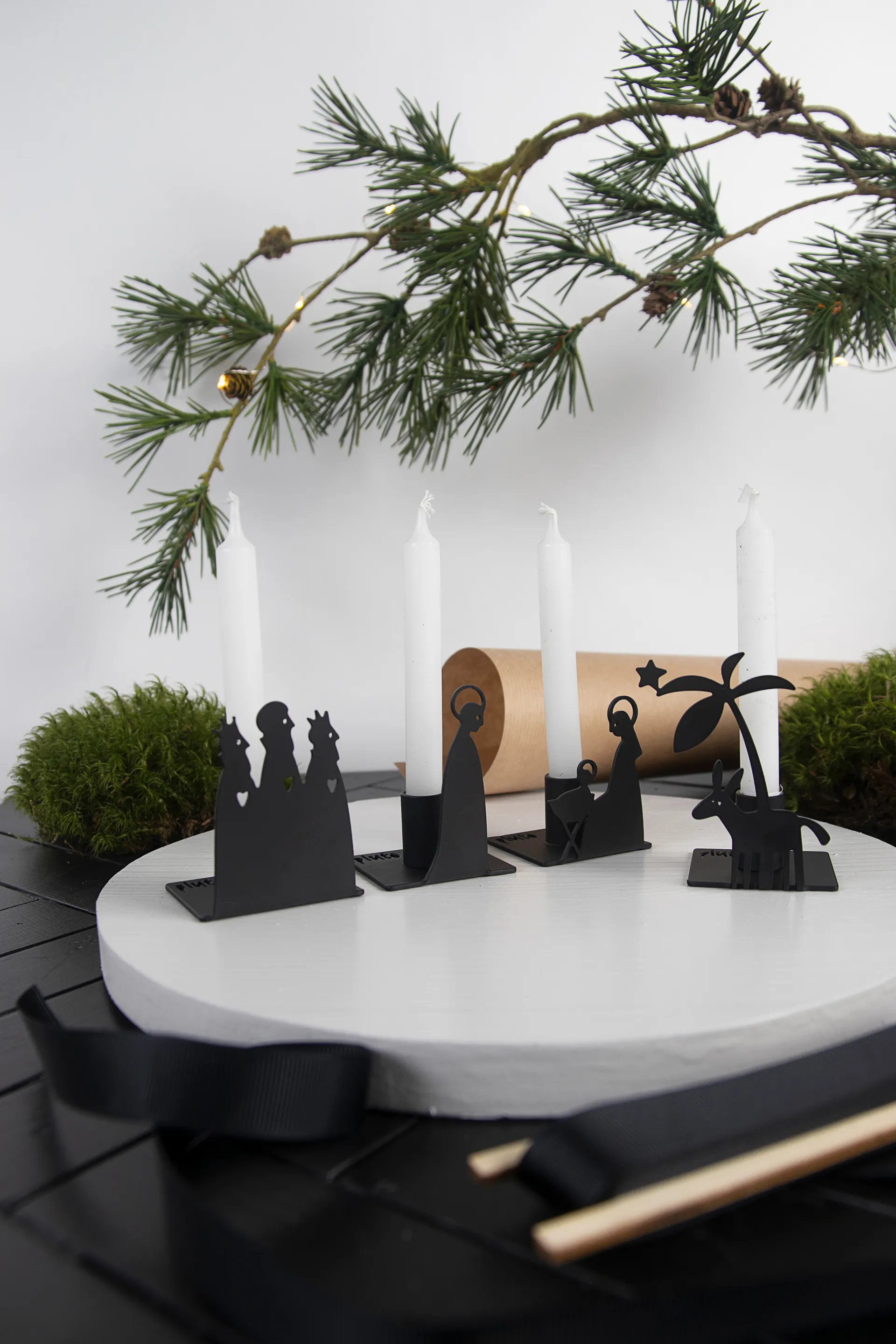 Μεταλλικό κηροπήγιο με σκηνές από τη φάτνη, Μικρό Pluto Design