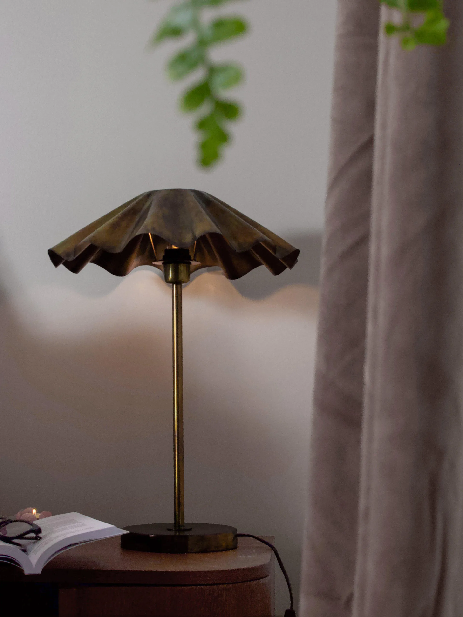 Aira επιτραπέζιο φωτιστικό, Ορείχαλκος με πατίνα, 54 εκ. PR Home