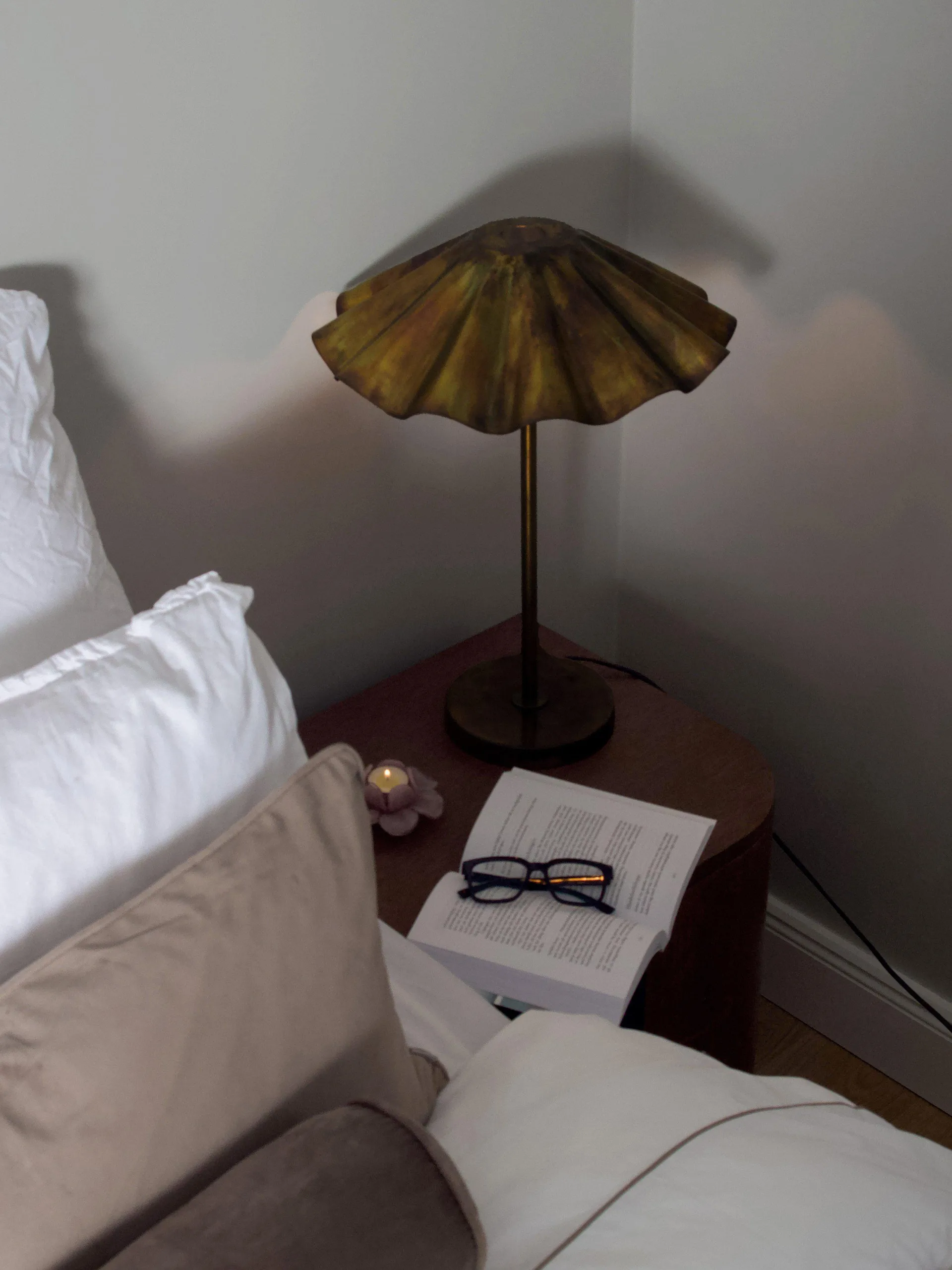 Aira επιτραπέζιο φωτιστικό, Ορείχαλκος με πατίνα, 54 εκ. PR Home