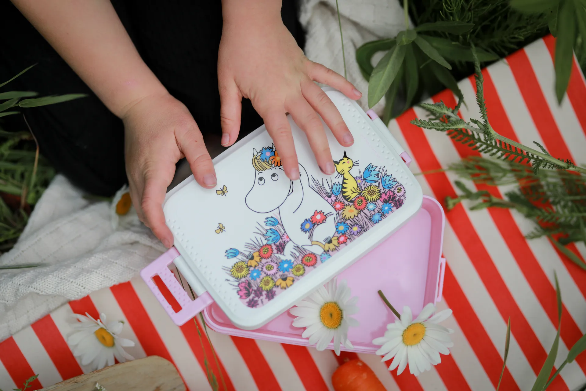 Mumin Äng δοχείο φαγητού 12x18,5 cm, Μωβ-ροζ Rätt Start